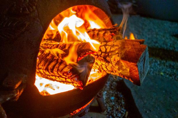 Met een buitenkachel kun je de hele winter in je tuin blijven zitten