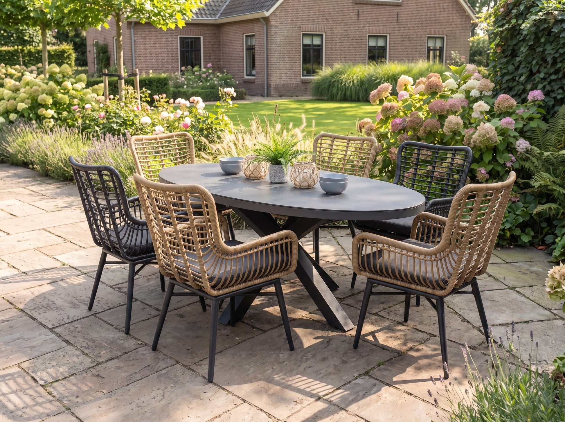 Akron-Alba Tuinset 6 Personen - Keramisch blad / Bamboo en Rock Grey in een sfeervolle tuin - Outnest tuinmeubelen