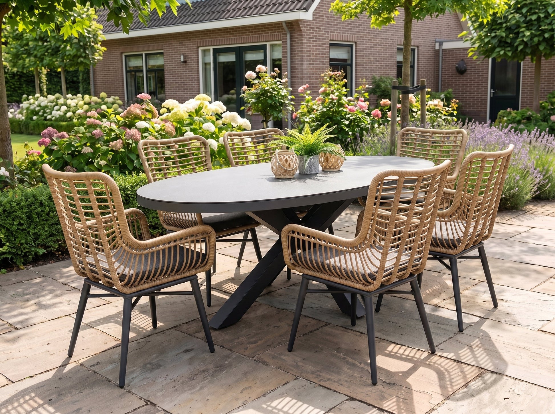 Akron-Alba Tuinset 6 Personen - Keramisch blad / Bamboo in een sfeervolle tuin - Outnest tuinmeubelen