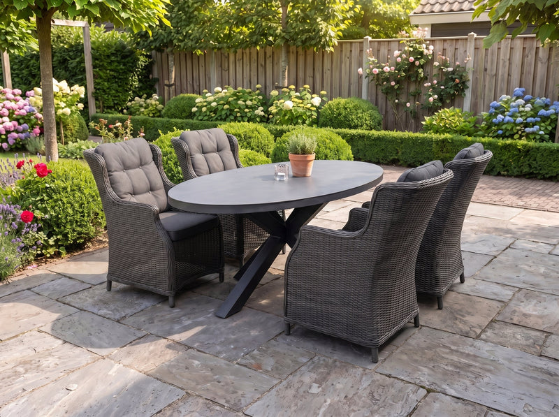 Akron-Darwin Tuinset 4 Personen - Keramisch blad / Rock Grey in een sfeervolle tuin - Outnest tuinmeubelen