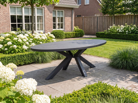Akron Ovale Tuintafel 220 cm - Keramisch blad in een sfeervolle tuin - Outnest tuinmeubelen