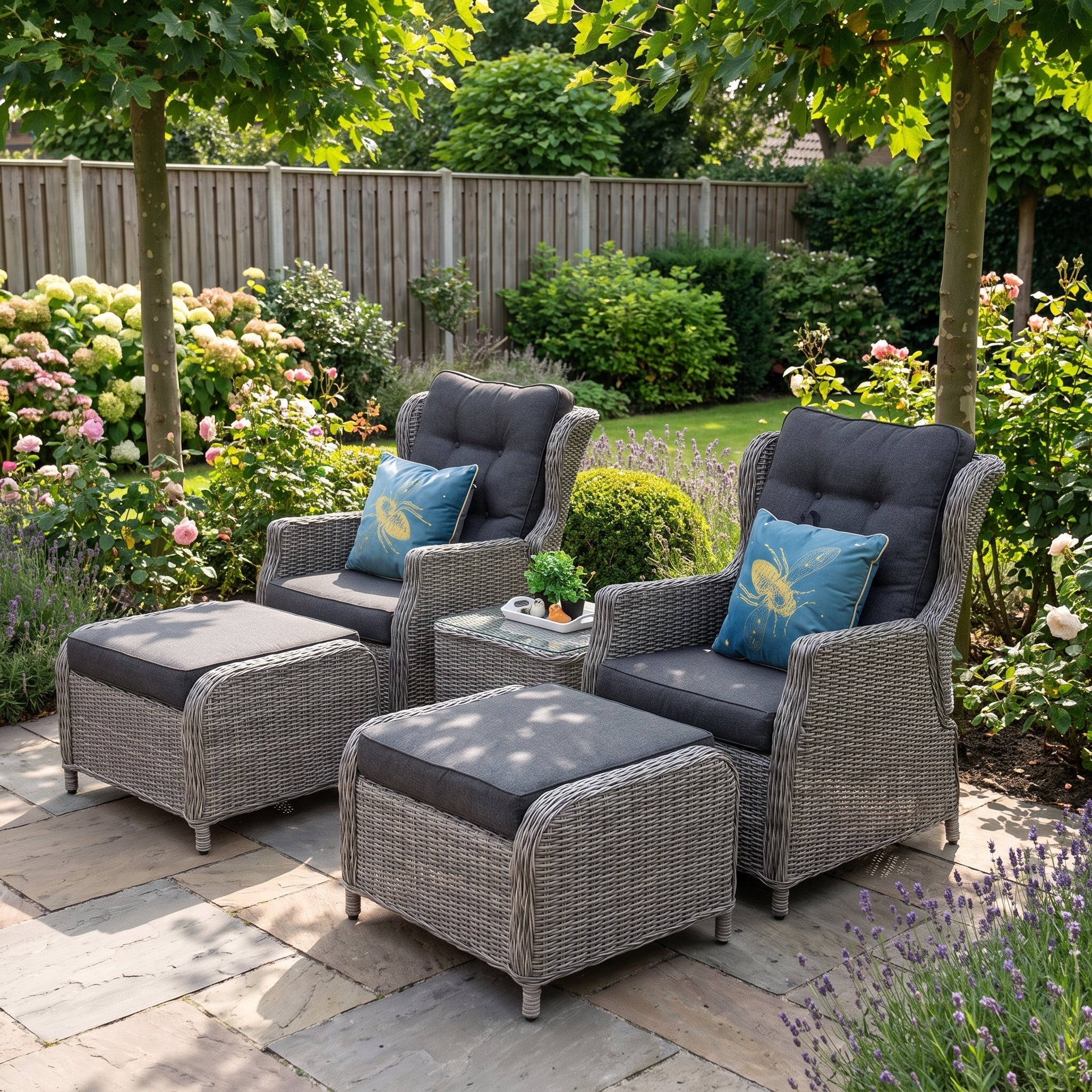 Alicante verstelbare loungeset Light Kobo Grey - sfeerbeeld op terras - Outnest