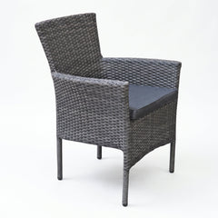 Aruba Stapelbare Tuinstoel | Dining - Dark Grey in een sfeervolle tuin - Outnest tuinmeubelen
