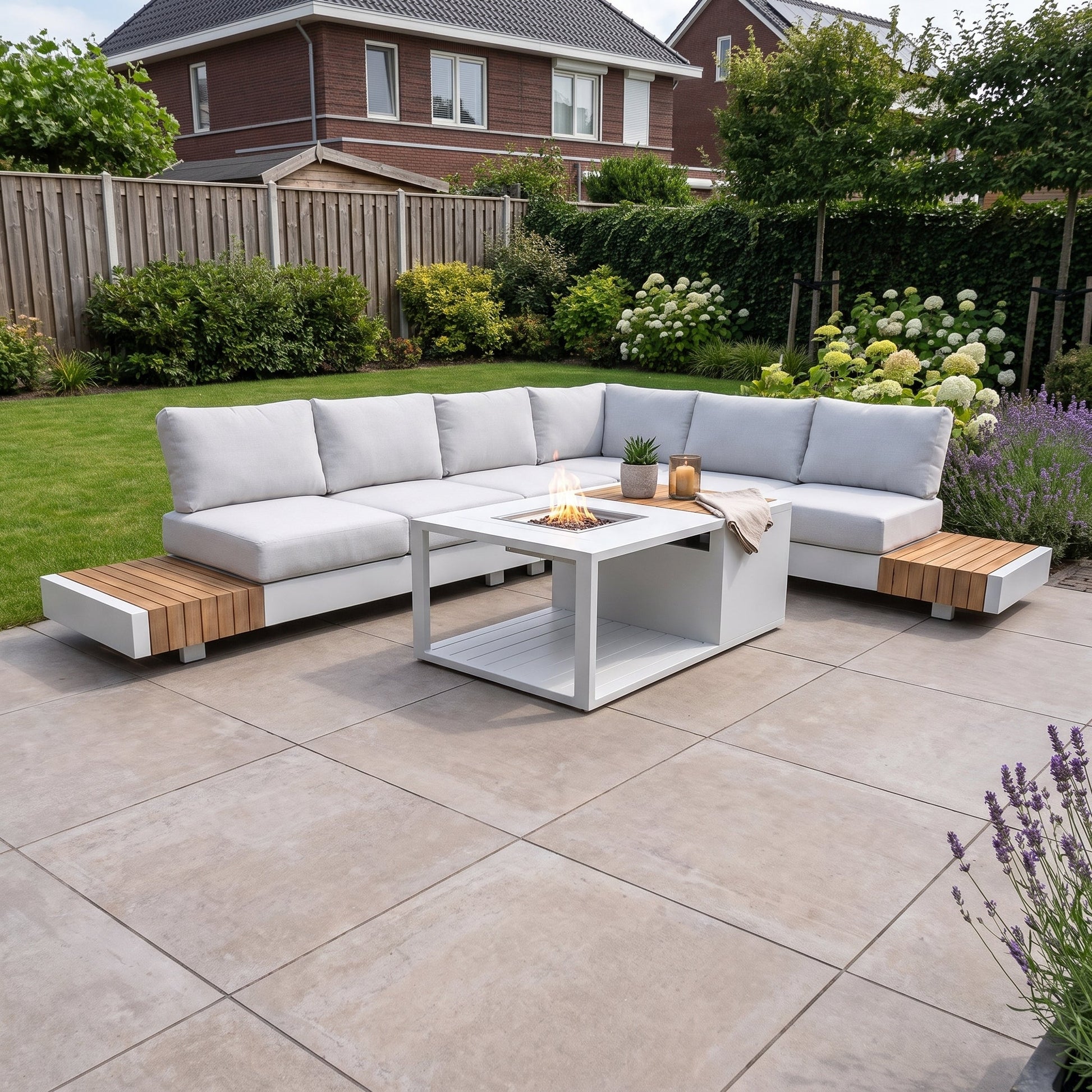 Athene Hoek Loungeset - White / Ja / Rechts in een sfeervolle tuin - Outnest tuinmeubelen