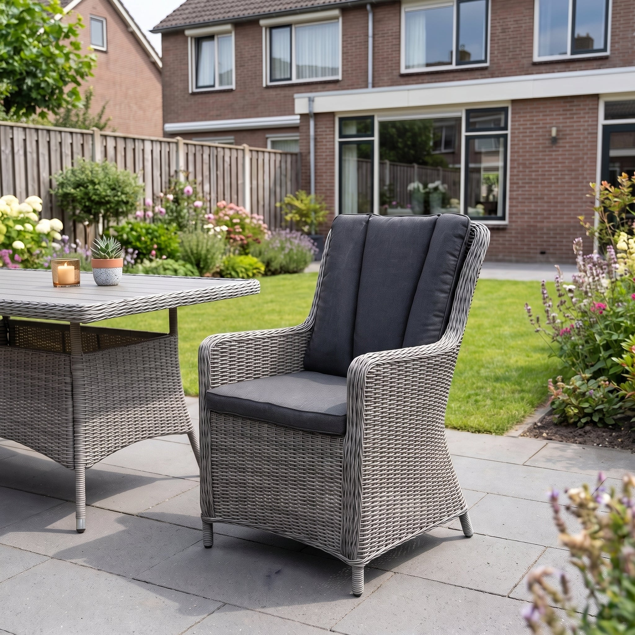 Avalon Tuinstoel | Dining in een sfeervolle tuin - Outnest tuinmeubelen