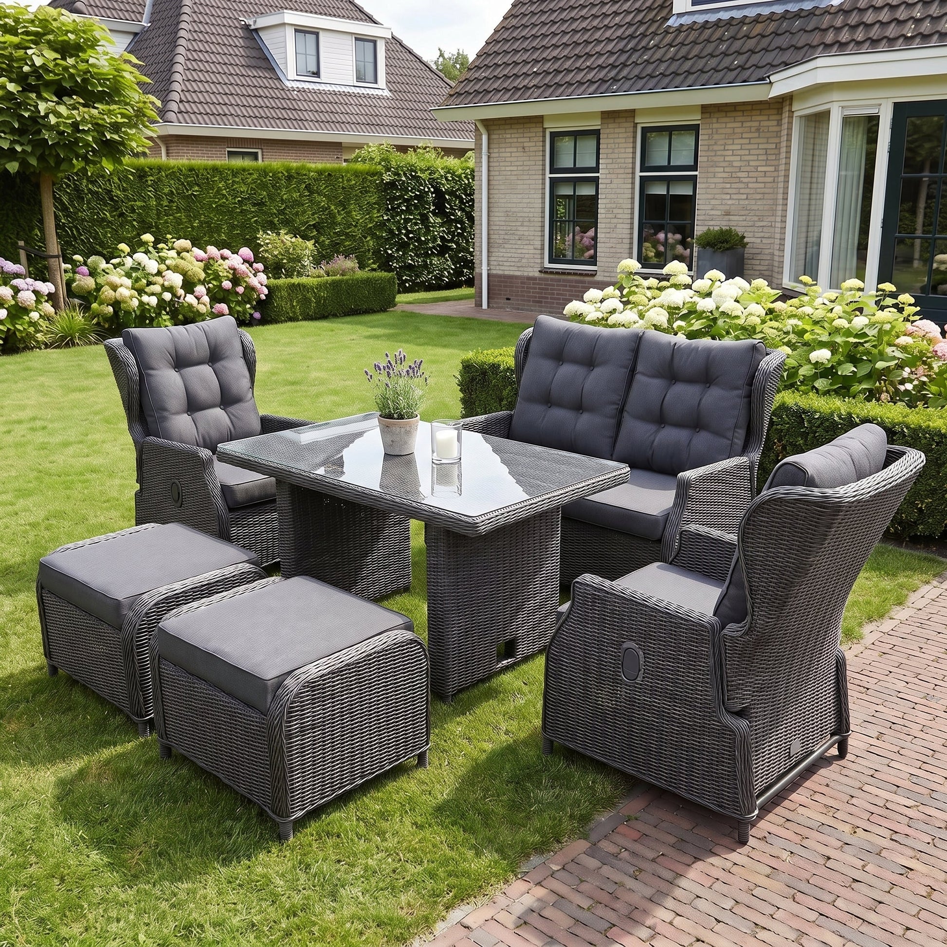 Barcelona Verstelbare Dining Loungeset 2-zits + 2 stoelen - Glas / Rock Grey in een sfeervolle tuin - Outnest tuinmeubelen