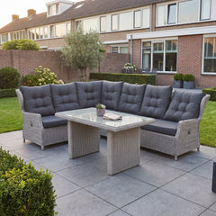 Barcelona Verstelbare Hoekbank XL - Light Kobo Grey in een sfeervolle tuin - Outnest tuinmeubelen