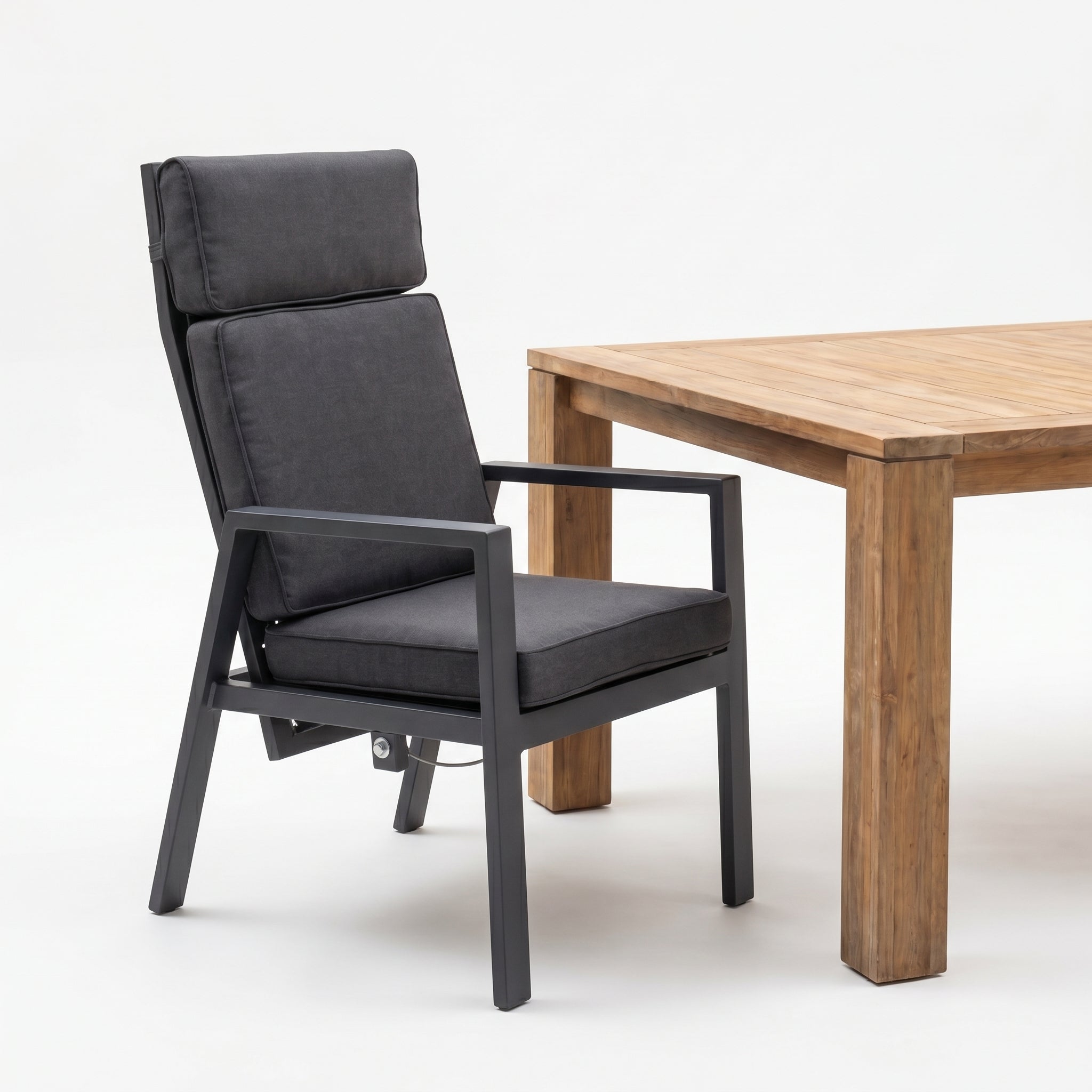 Birmingham Verstelbare Tuinstoel | Dining - Dark Grey, aluminium in een sfeervolle tuin - Outnest tuinmeubelen
