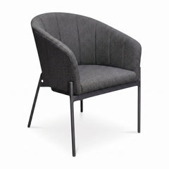 Biscayne Tuinstoel | Dining - Anthracite in een sfeervolle tuin - Outnest tuinmeubelen