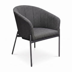 Biscayne Tuinstoel | Dining - Anthracite in een sfeervolle tuin - Outnest tuinmeubelen