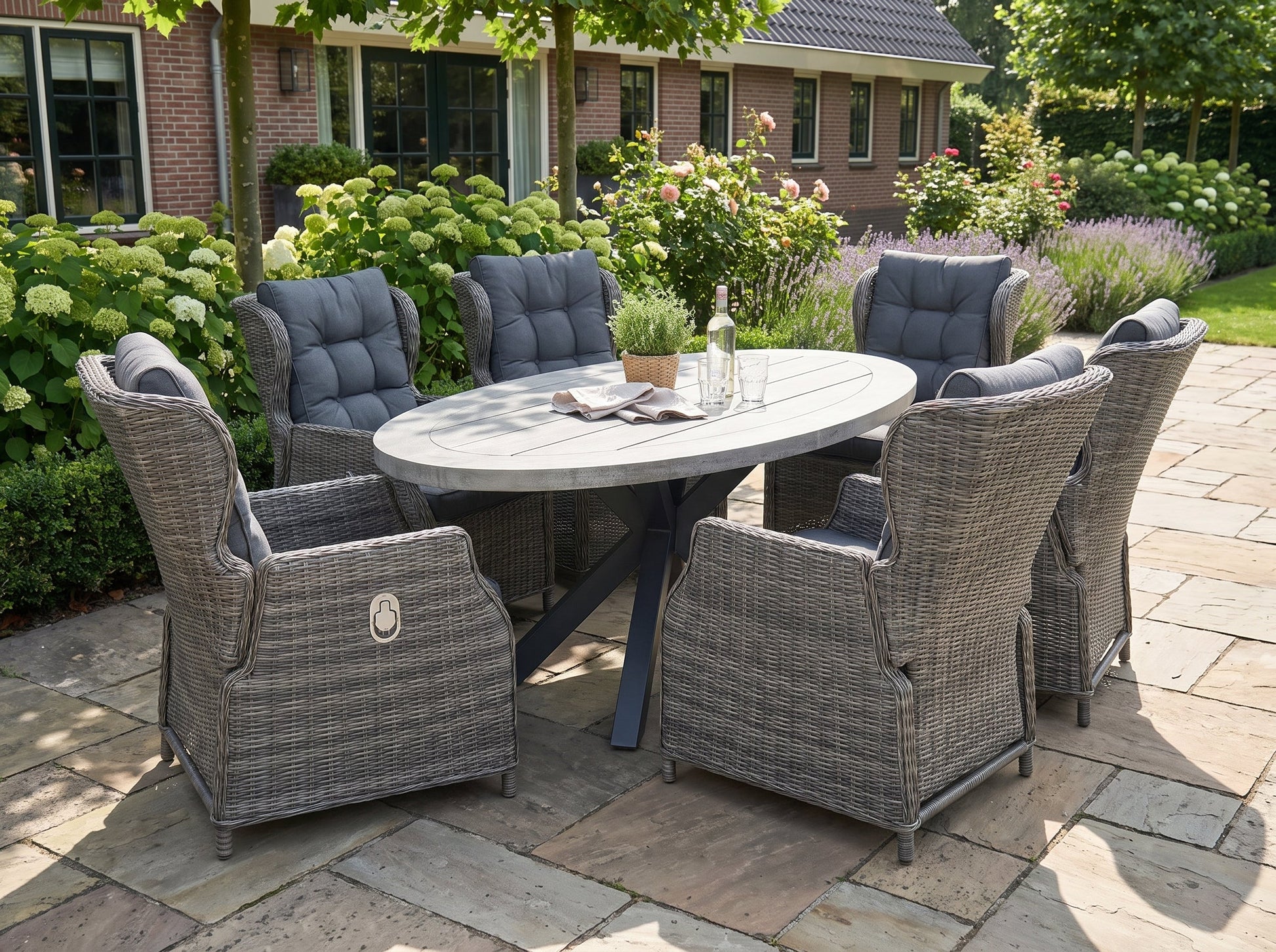 Bixley-Barcelona Verstelbare Tuinset 6 Personen - Acacia / Kobo Grey in een sfeervolle tuin - Outnest tuinmeubelen