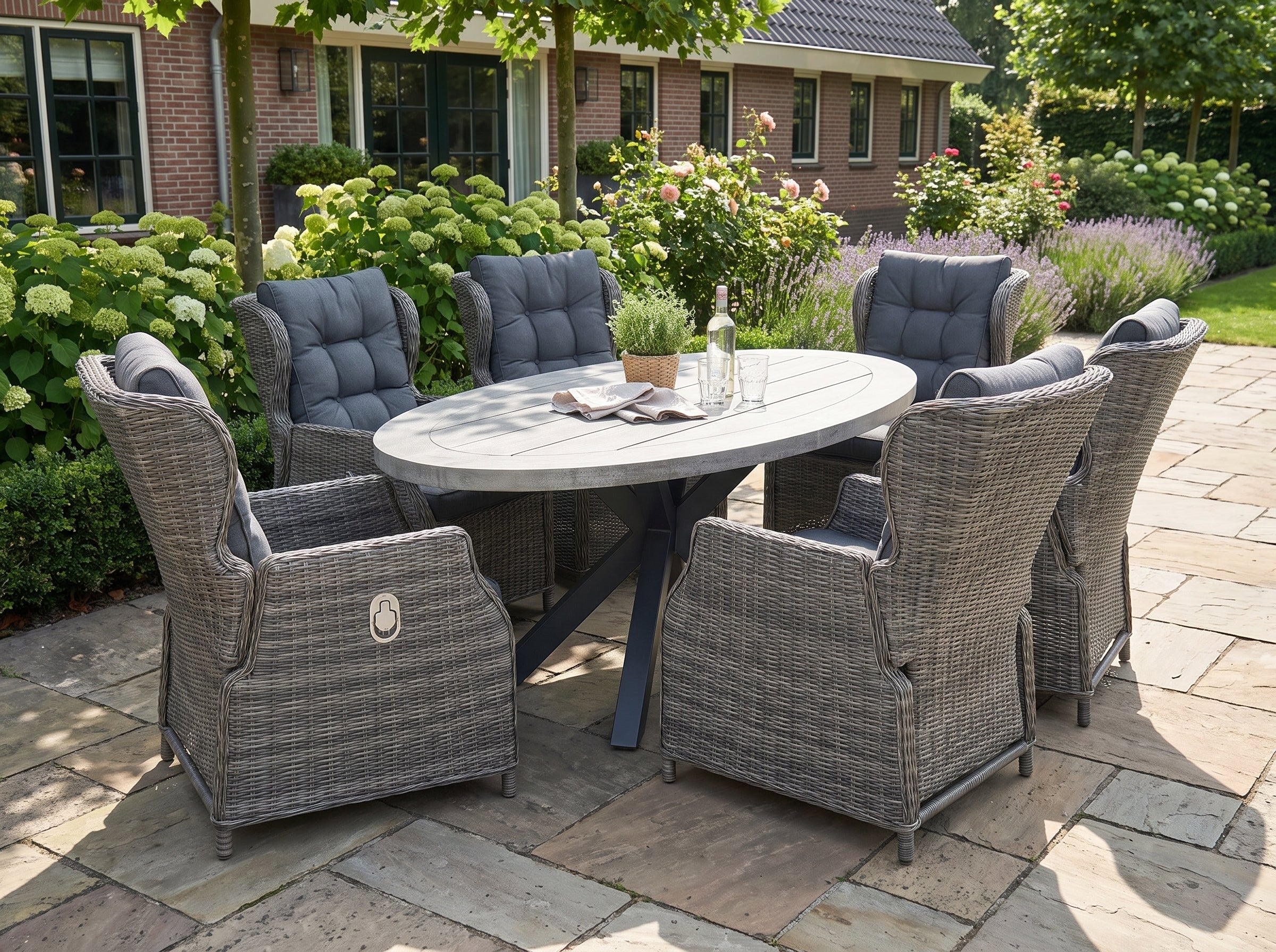 Bixley-Barcelona Verstelbare Tuinset 6 Personen - Acacia / Kobo Grey in een sfeervolle tuin - Outnest tuinmeubelen
