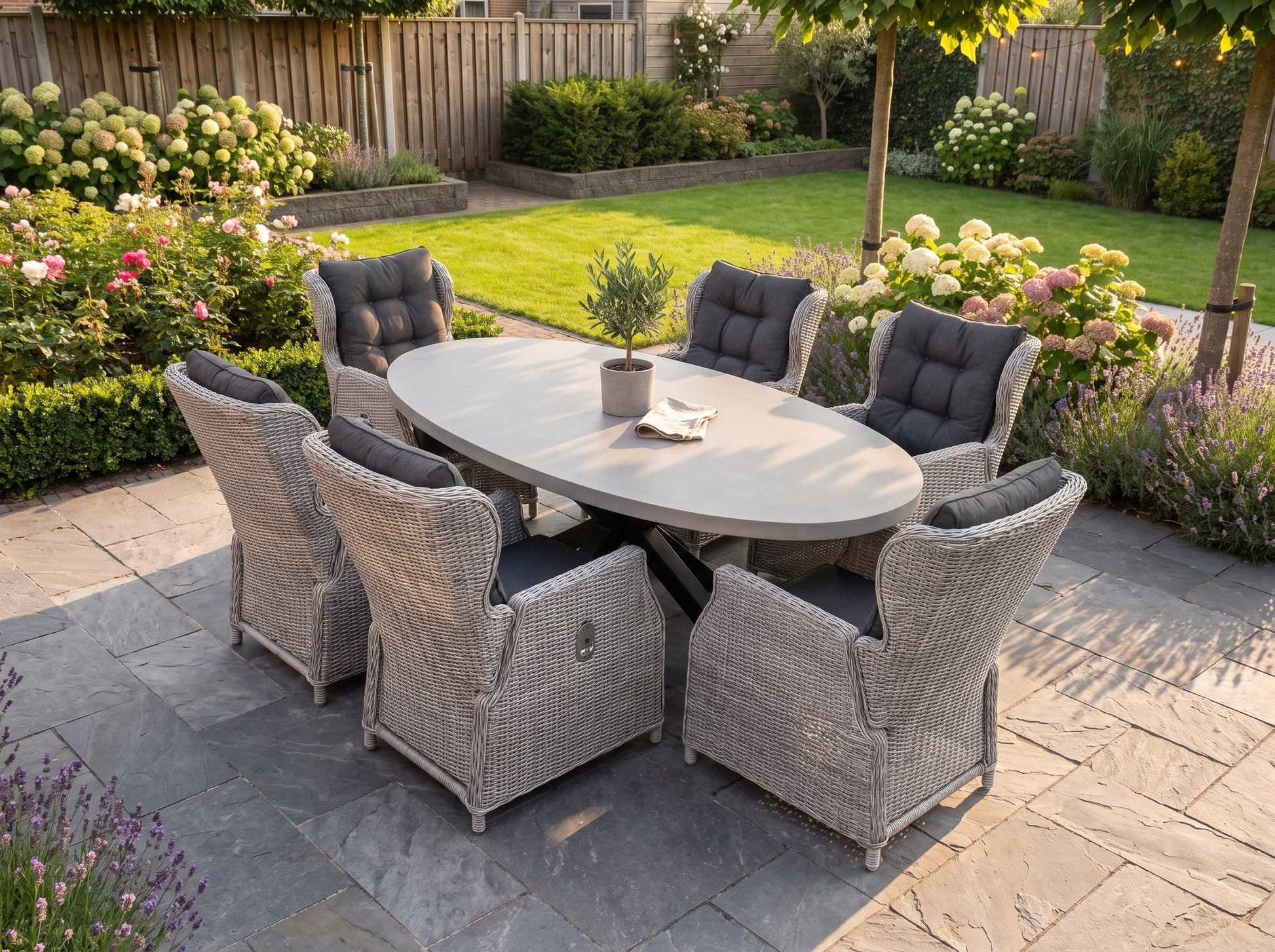 Bixley-Barcelona Verstelbare Tuinset 6 Personen - Polystone / Light Kobo Grey in een sfeervolle tuin - Outnest tuinmeubelen
