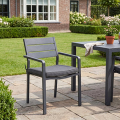 Bolton Stapelbare Tuinstoel | Dining in een sfeervolle tuin - Outnest tuinmeubelen