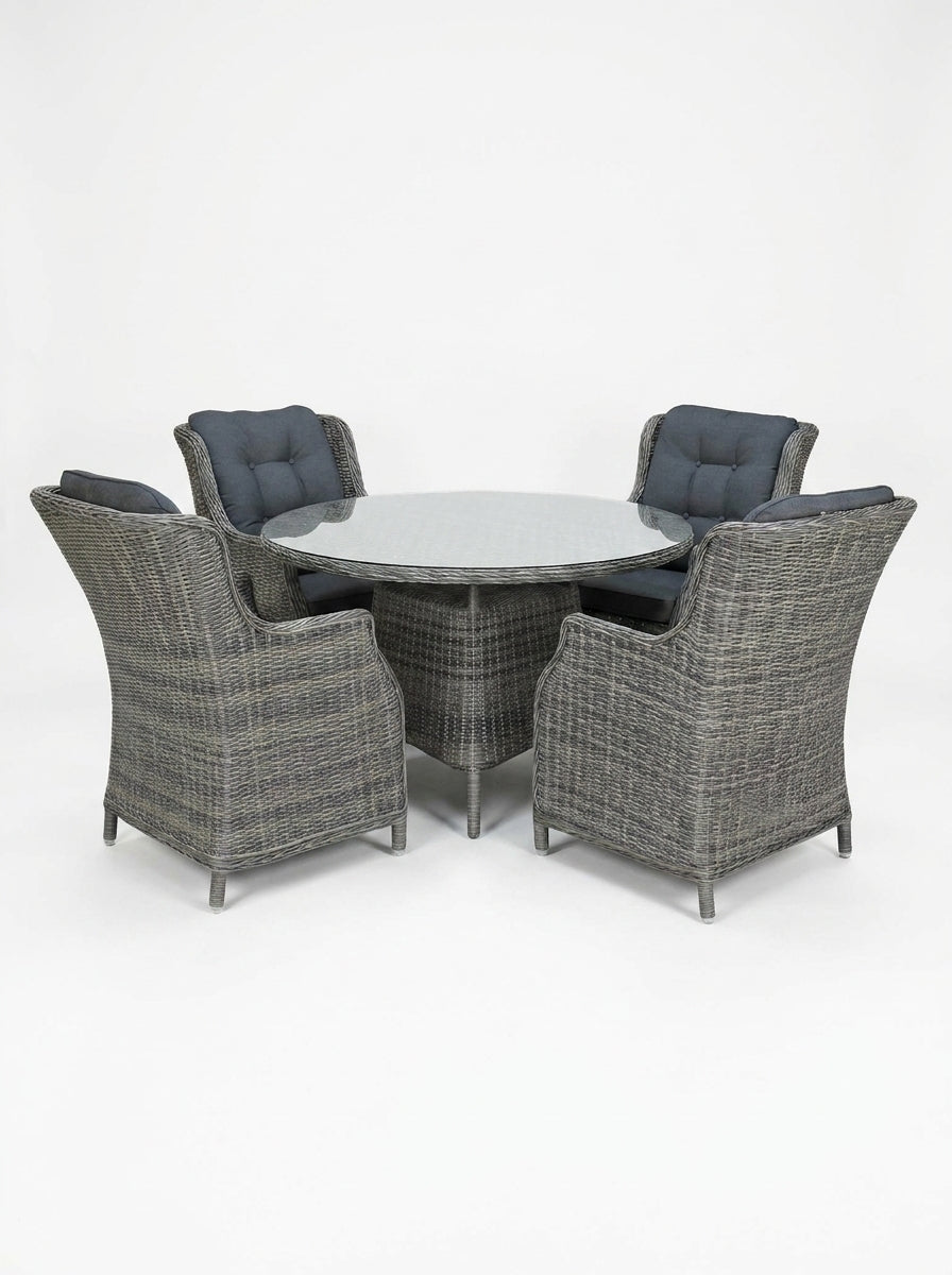 Brasil-Darwin Tuinset 4 Personen - Glas / Kobo Grey in een sfeervolle tuin - Outnest tuinmeubelen
