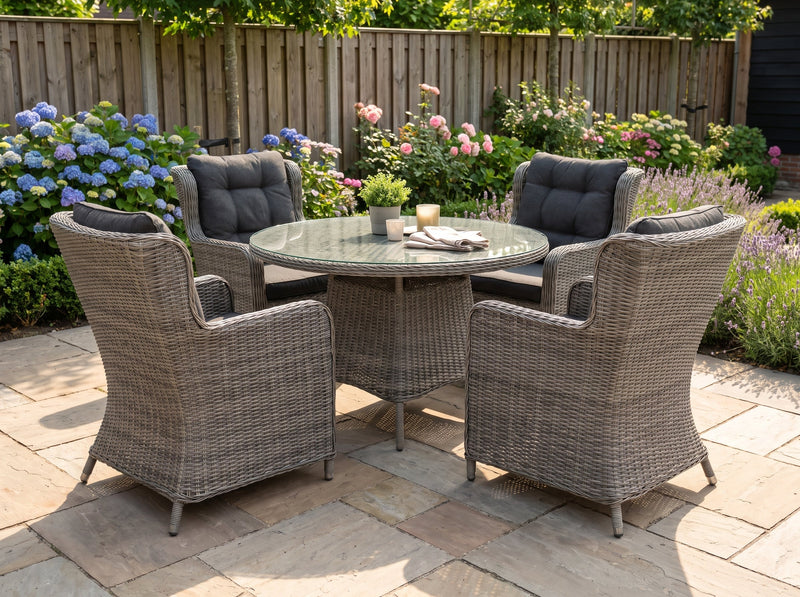 Brasil-Delano Tuinset 4 Personen - Glas / Natural Grey in een sfeervolle tuin - Outnest tuinmeubelen