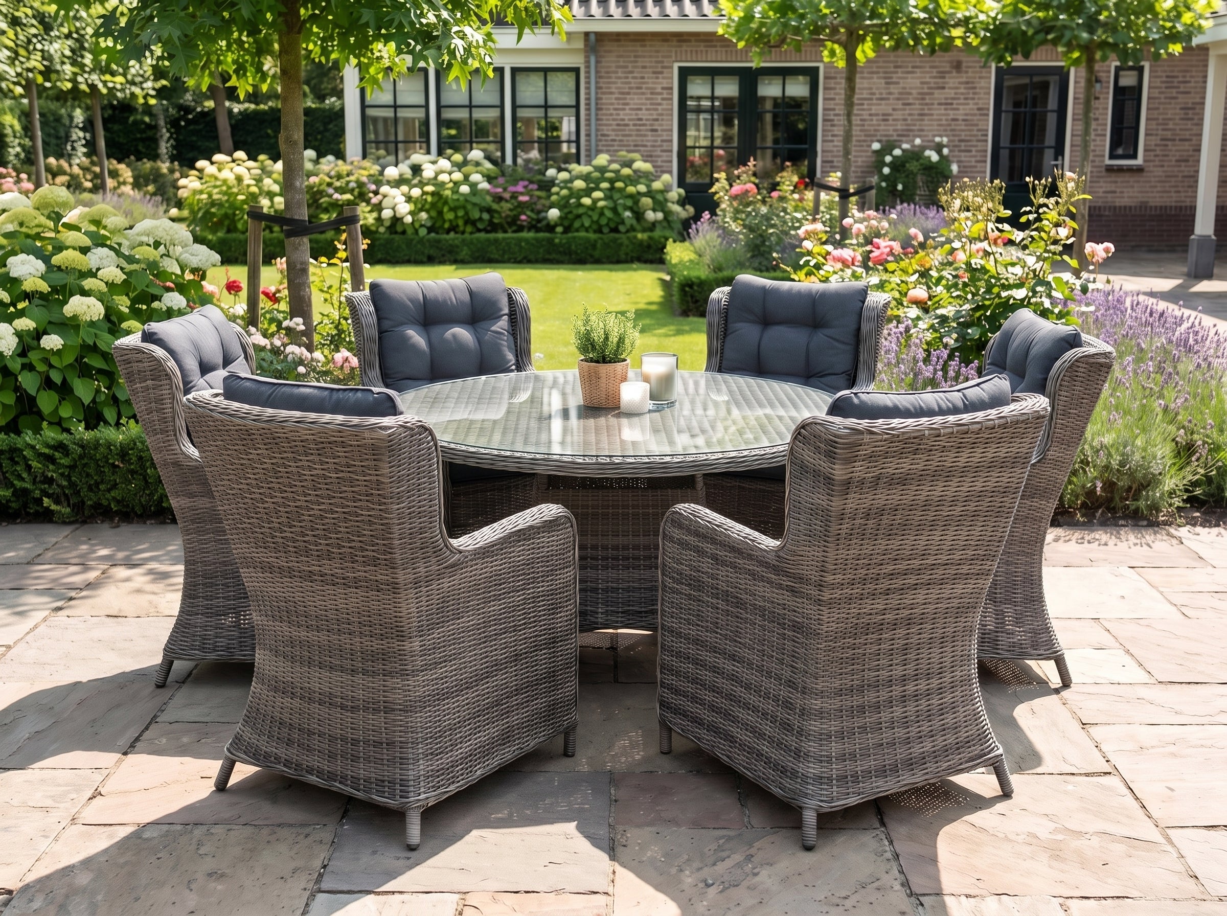 Brasil-Delano Tuinset 6 Personen - Glas / Kobo Grey in een sfeervolle tuin - Outnest tuinmeubelen