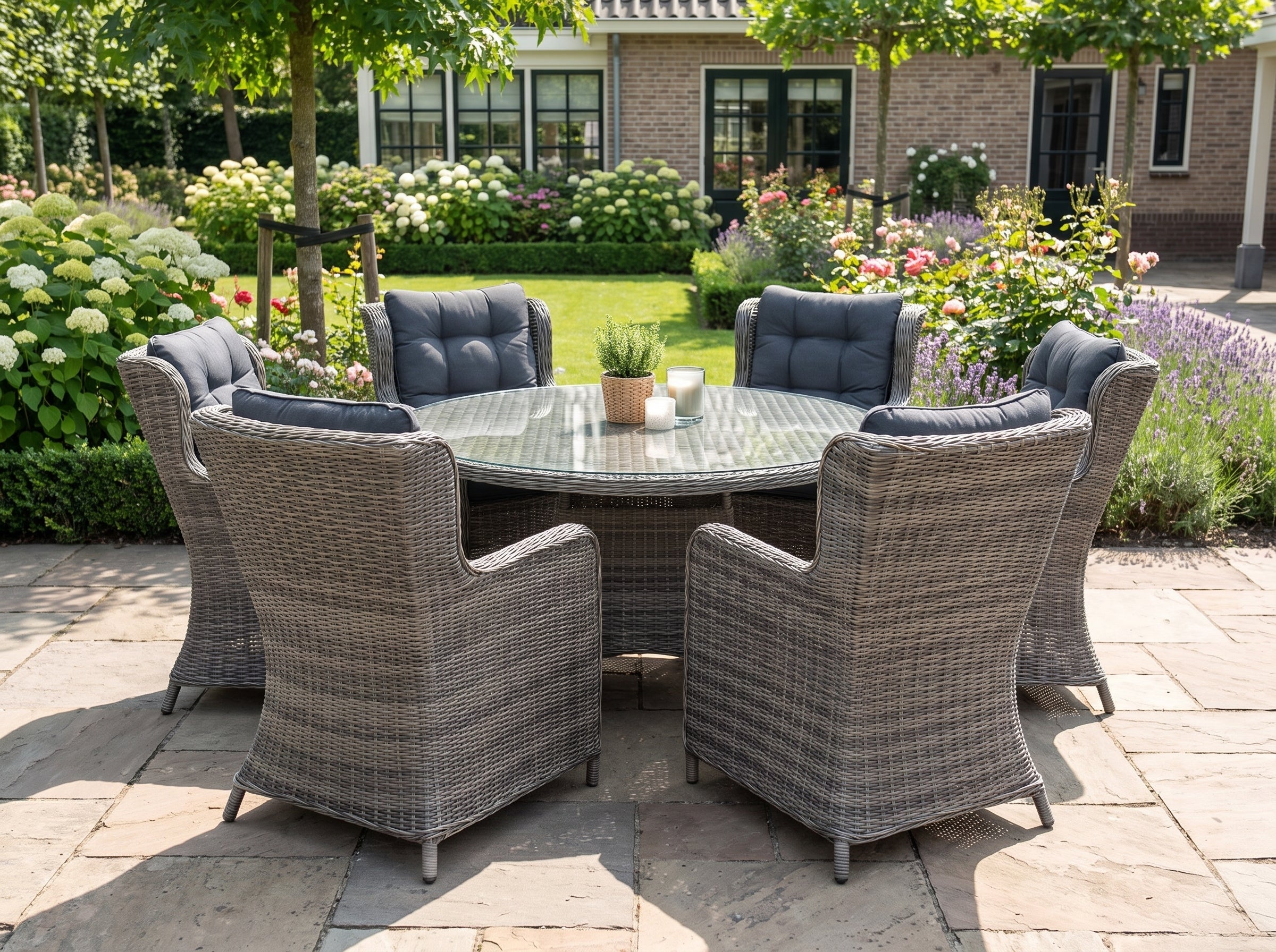 Brasil-Delano Tuinset 6 Personen - Glas / Kobo Grey in een sfeervolle tuin - Outnest tuinmeubelen
