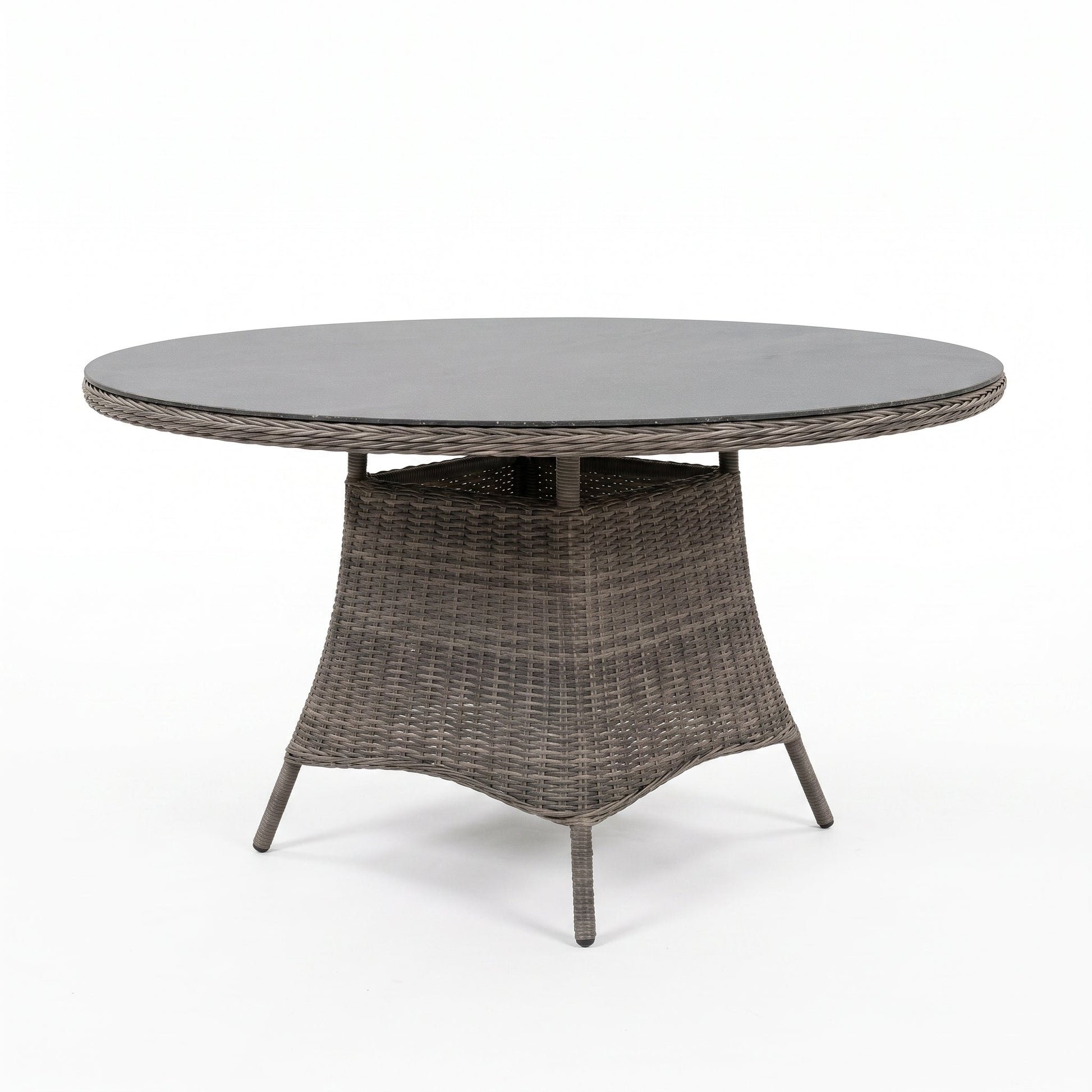 Brasil Ronde Tuintafel 120 cm - Spraystone / Kobo Grey in een sfeervolle tuin - Outnest tuinmeubelen