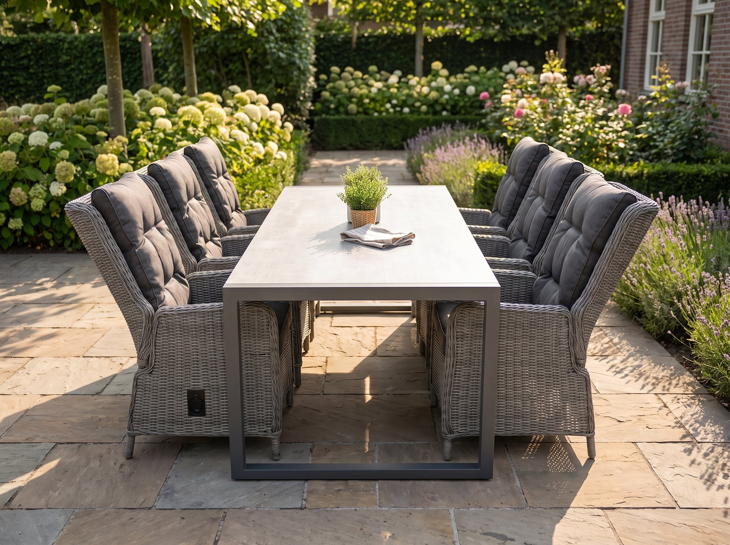 Bressano-Marling Verstelbare Tuinset 6 Personen - Aluminium / Natural Grey in een sfeervolle tuin - Outnest tuinmeubelen