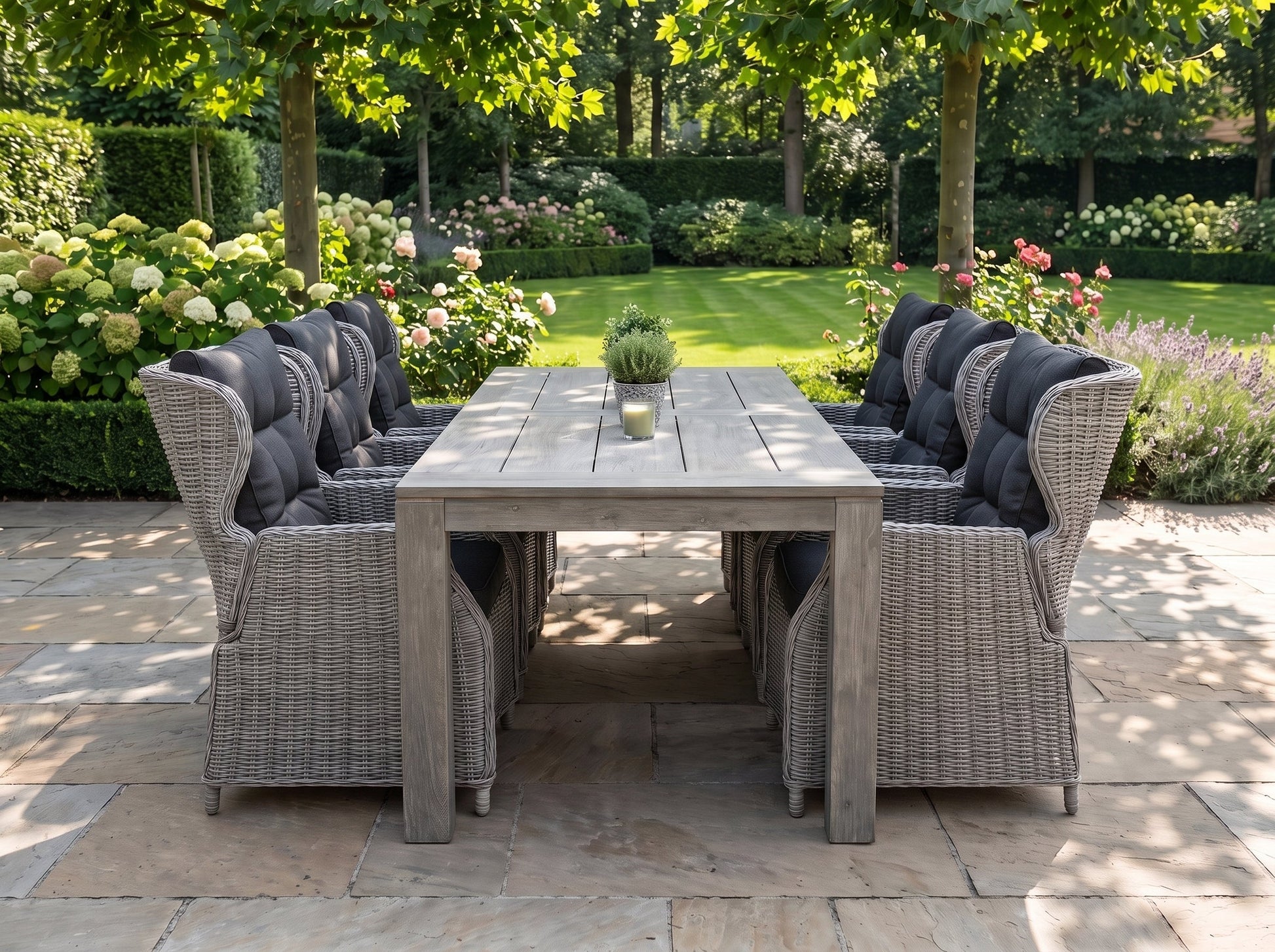 Cancun-Barcelona Verstelbare Tuinset 6 Personen - Acacia / Light Kobo Grey in een sfeervolle tuin - Outnest tuinmeubelen