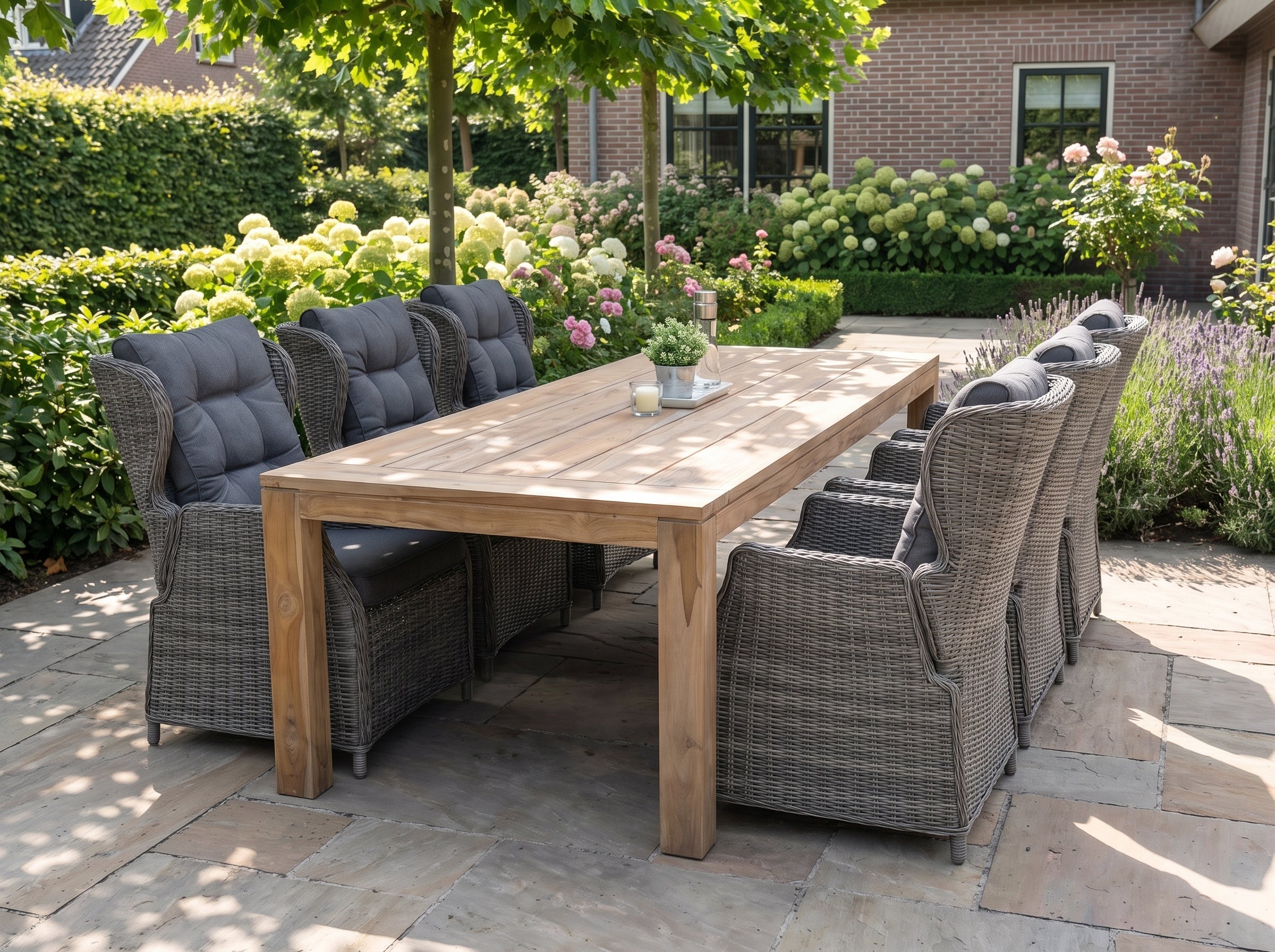 Cancun-Barcelona Verstelbare Tuinset 8 Personen - Teak / Kobo Grey in een sfeervolle tuin - Outnest tuinmeubelen