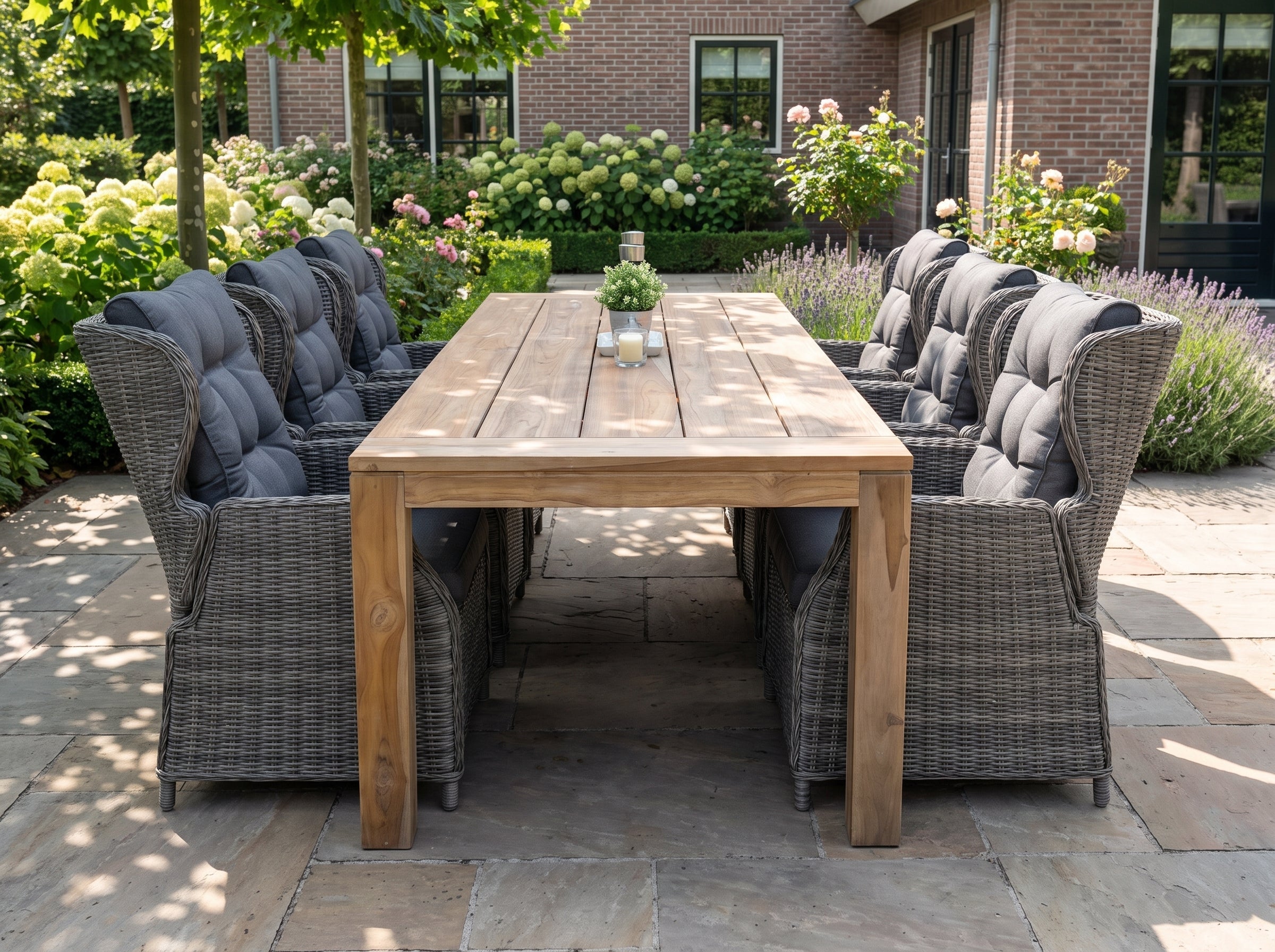 Cancun-Barcelona Verstelbare Tuinset 8 Personen - Teak / Kobo Grey in een sfeervolle tuin - Outnest tuinmeubelen