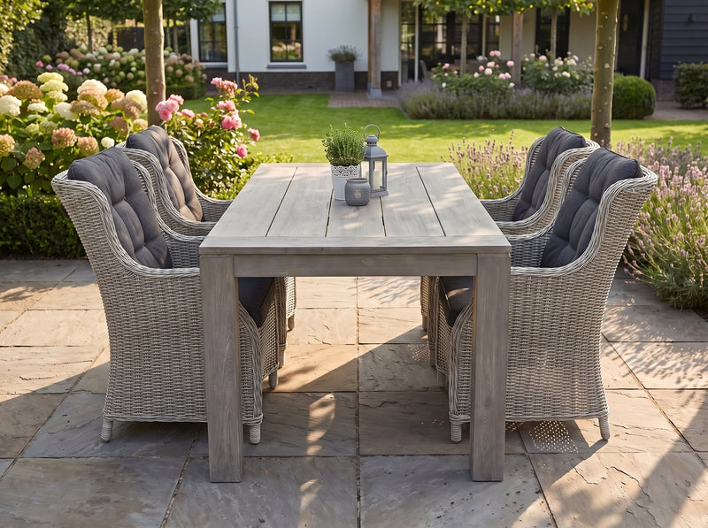Cancun-Darwin Tuinset 4 Personen - Acacia / Light Kobo Grey in een sfeervolle tuin - Outnest tuinmeubelen