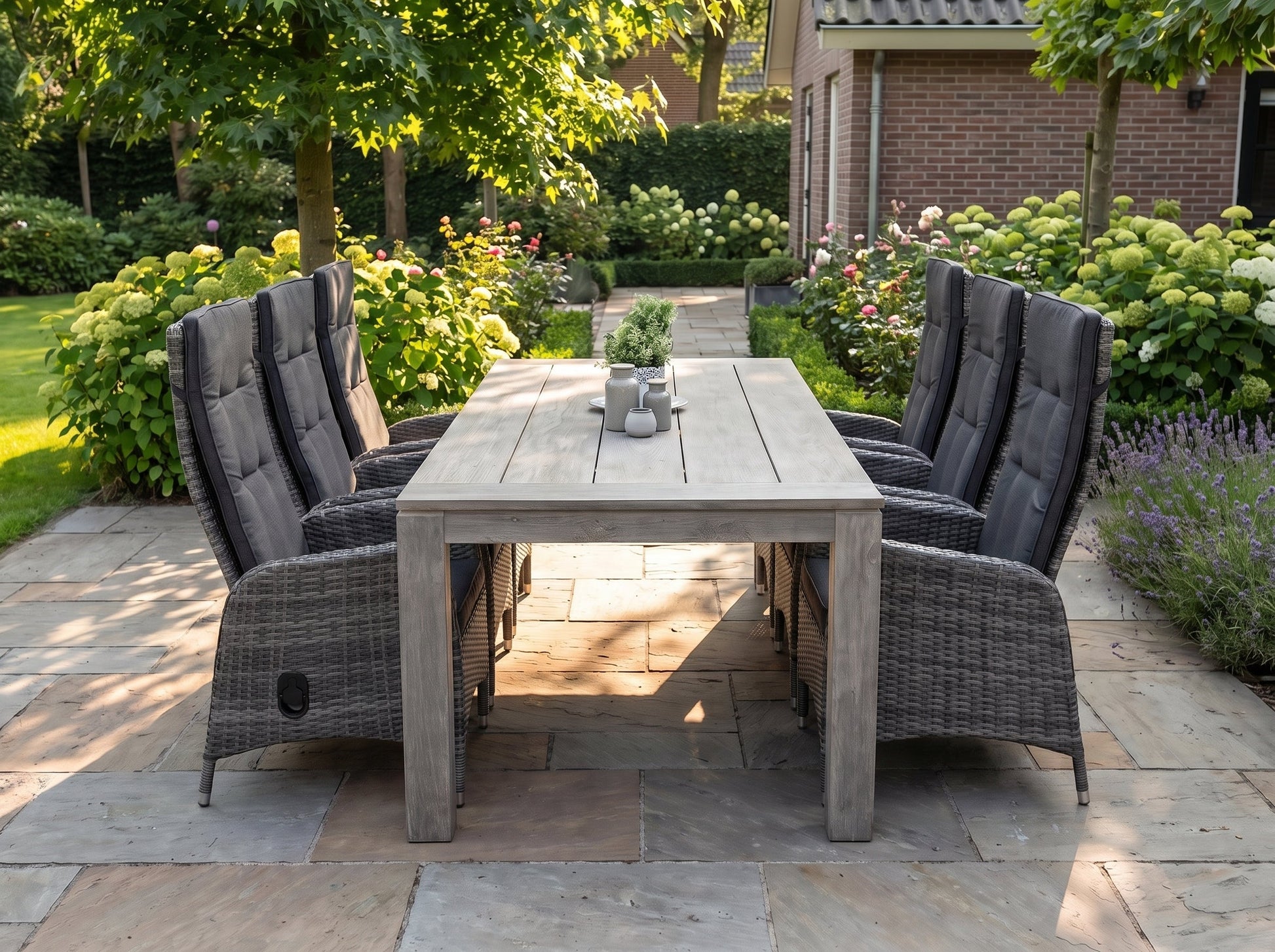 Cancun-Menorca Tuinset 6 Personen - Acacia / Two Tone Grey in een sfeervolle tuin - Outnest tuinmeubelen