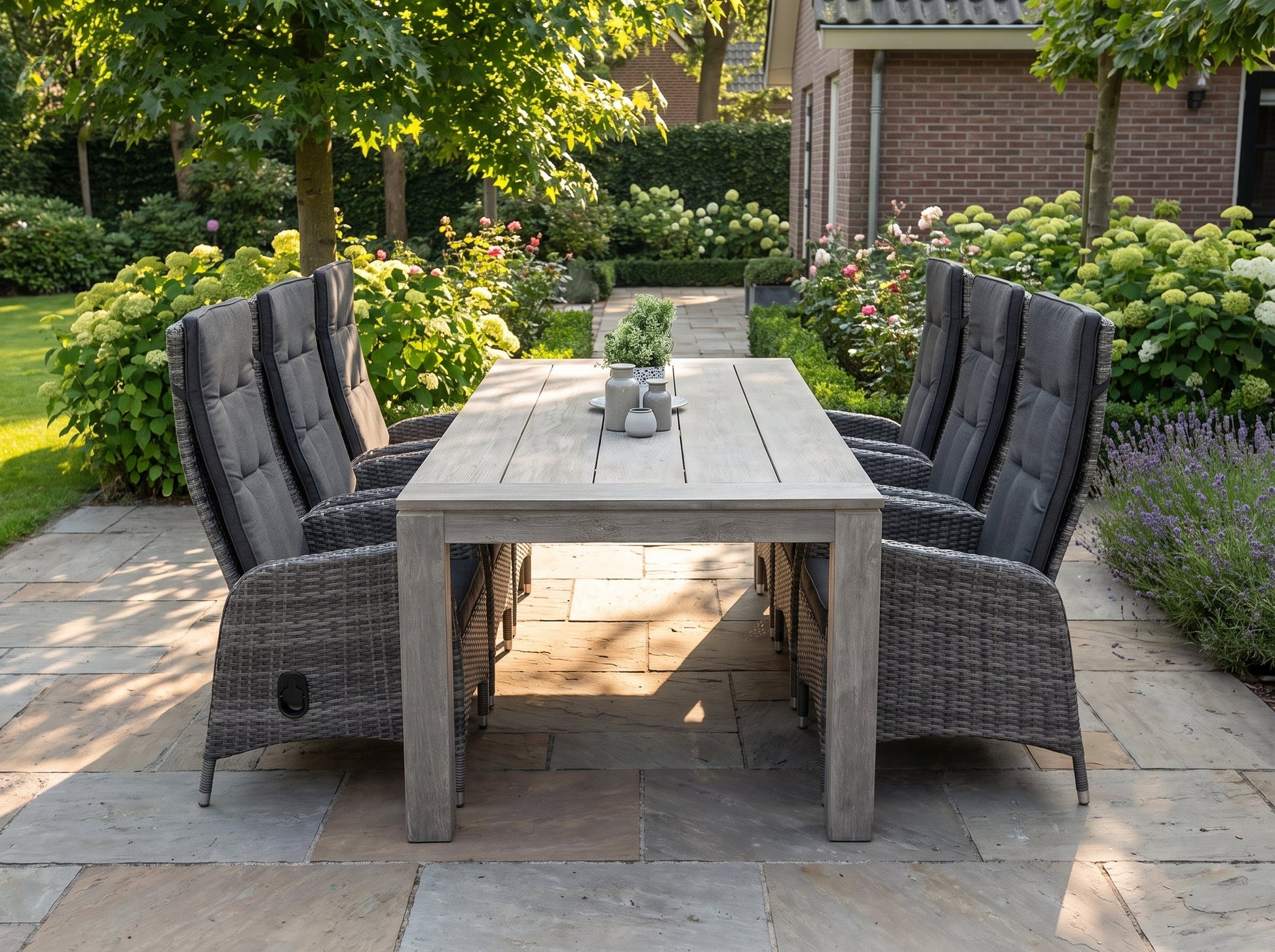 Cancun-Menorca Tuinset 6 Personen - Acacia / Two Tone Grey in een sfeervolle tuin - Outnest tuinmeubelen