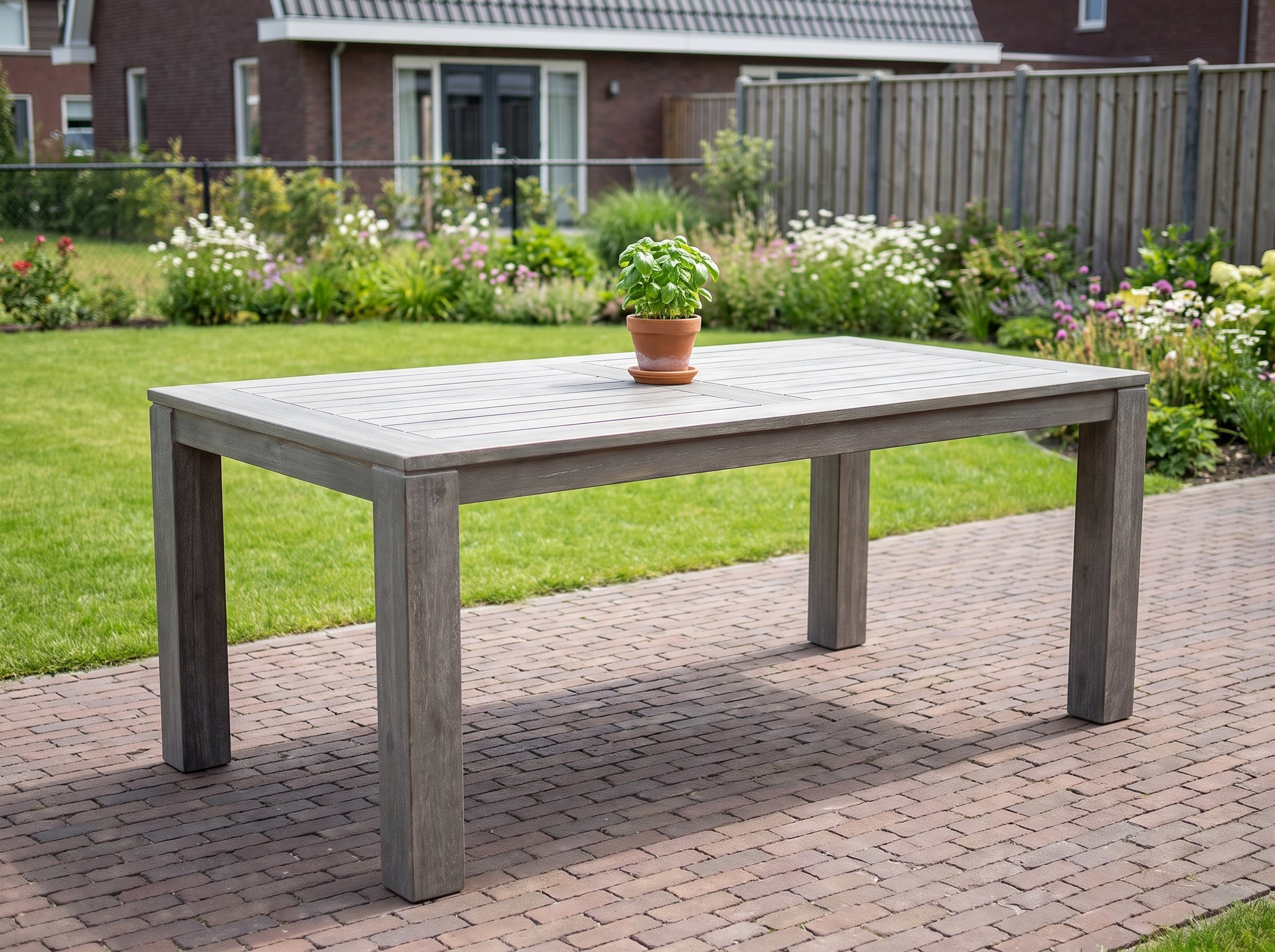 Cancun Rechthoekige Tuintafel 180 cm - Acacia in een sfeervolle tuin - Outnest tuinmeubelen
