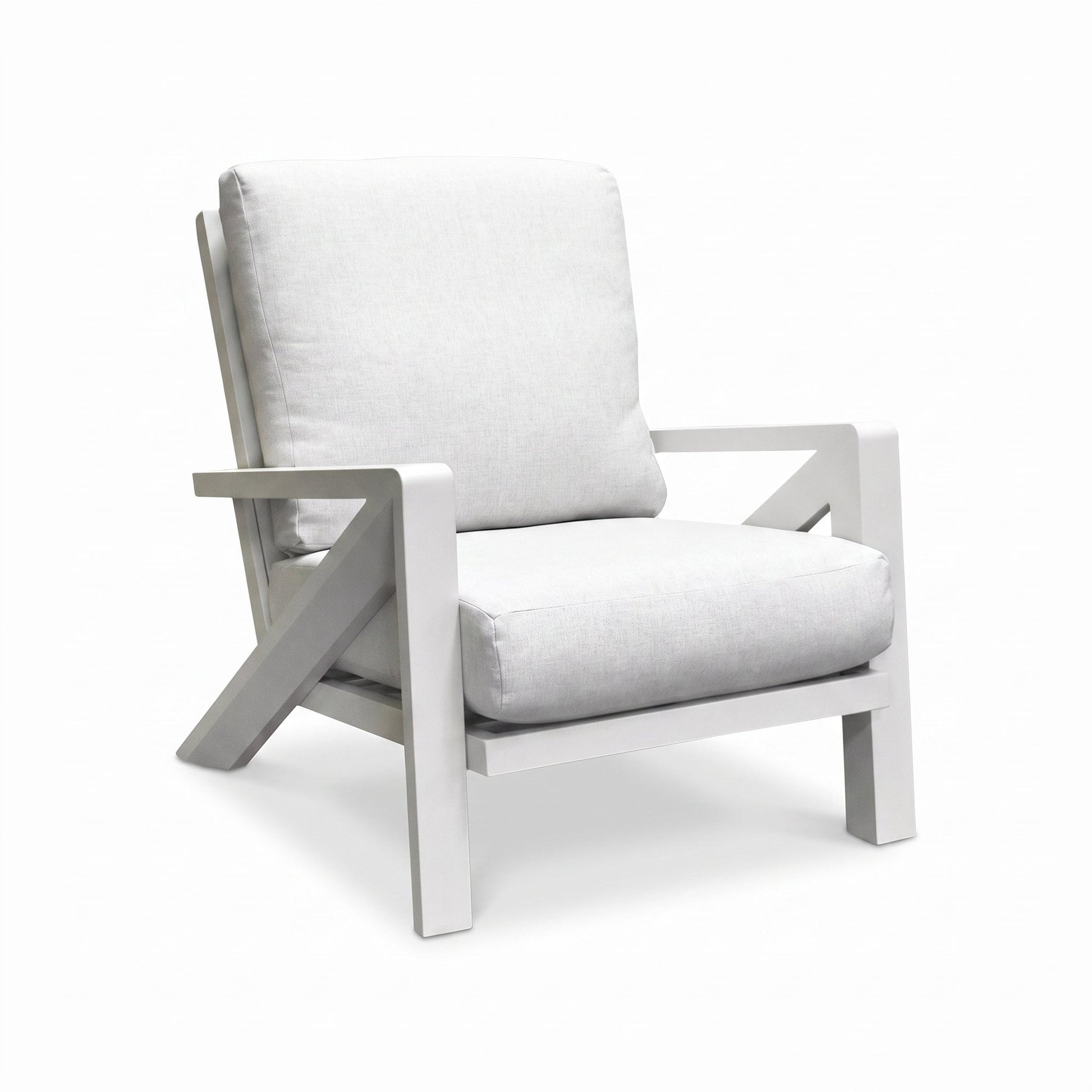 Carini Loungestoel - White in een sfeervolle tuin - Outnest tuinmeubelen