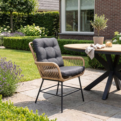 Carlton Tuinstoel | Dining - Bamboo in een sfeervolle tuin - Outnest tuinmeubelen
