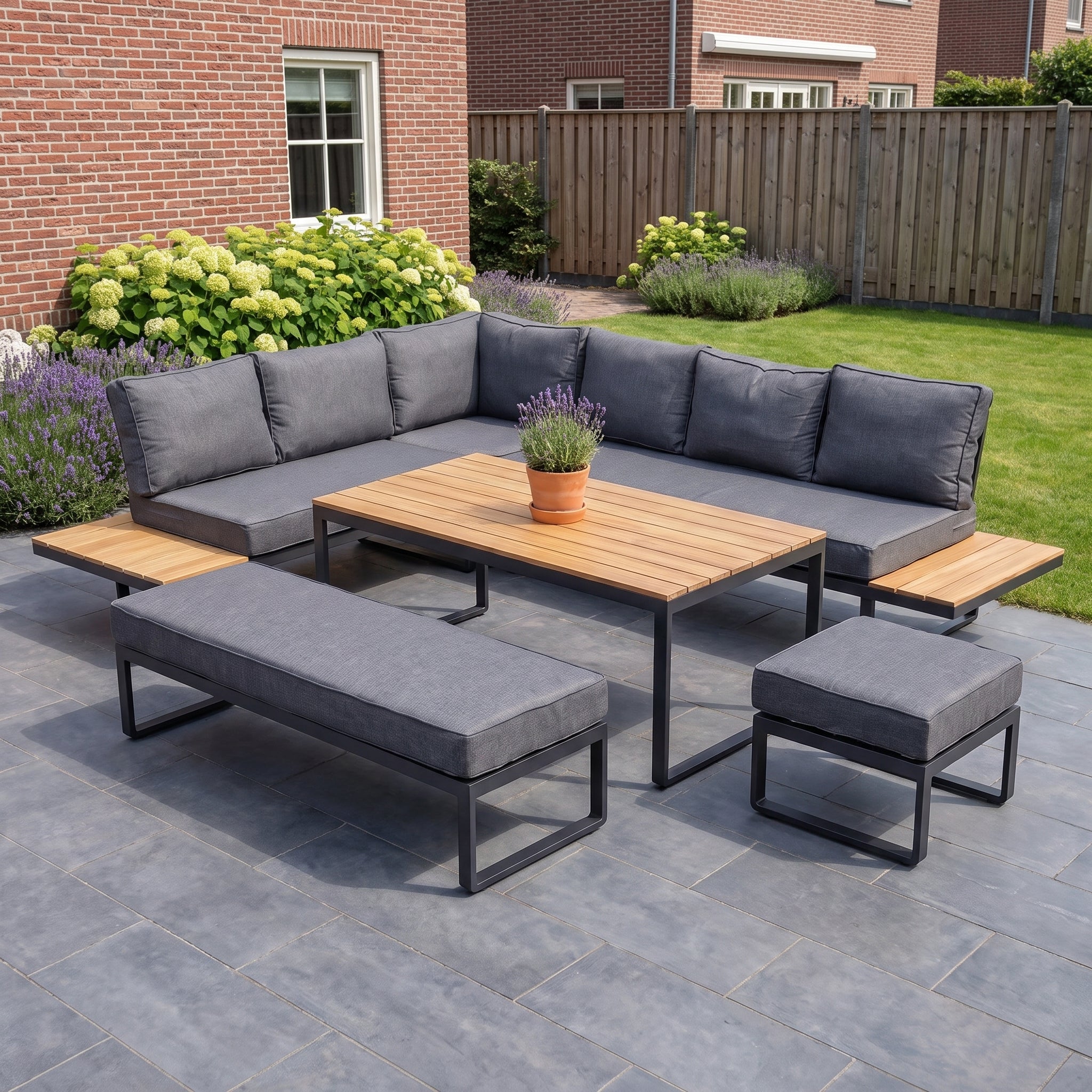 Dallas Hoek Loungeset - Dark Grey / Links in een sfeervolle tuin - Outnest tuinmeubelen