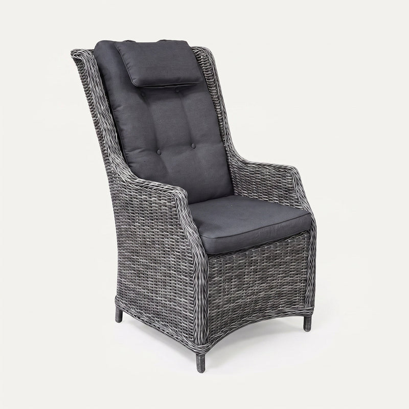 Darwin Tuinstoel | Dining, Hoge Rugleuning - Kobo Grey in een sfeervolle tuin - Outnest tuinmeubelen