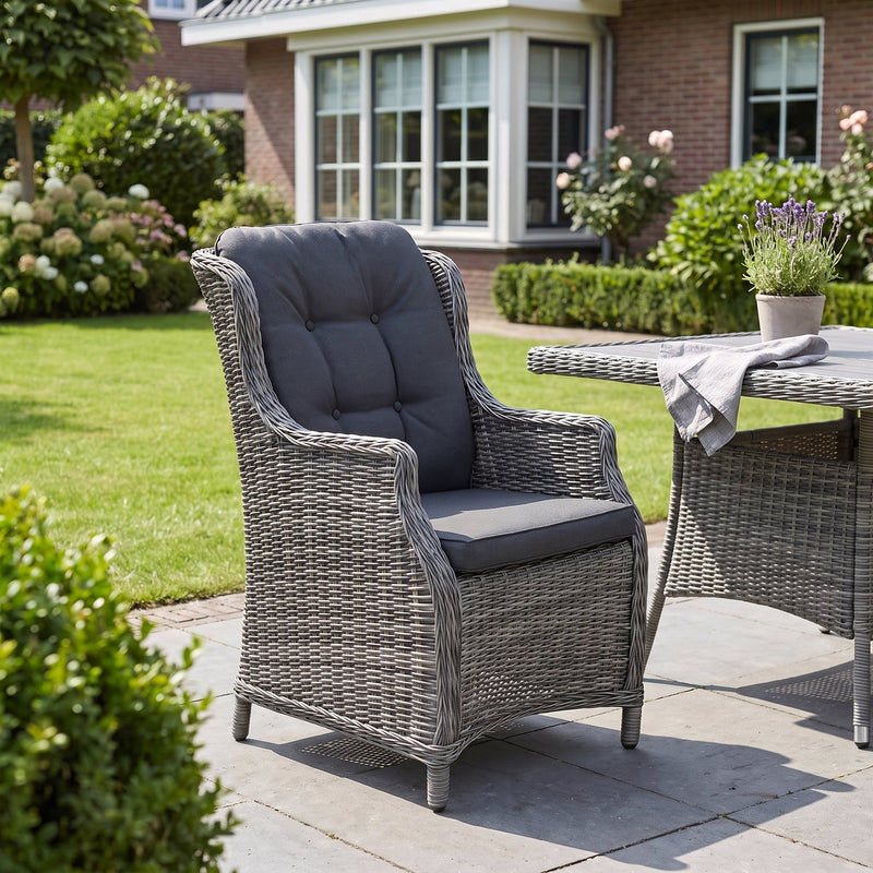 Darwin Tuinstoel | Dining - Kobo Grey in een sfeervolle tuin - Outnest tuinmeubelen