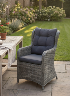 Delano Tuinstoel | Dining - Kobo Grey in een sfeervolle tuin - Outnest tuinmeubelen