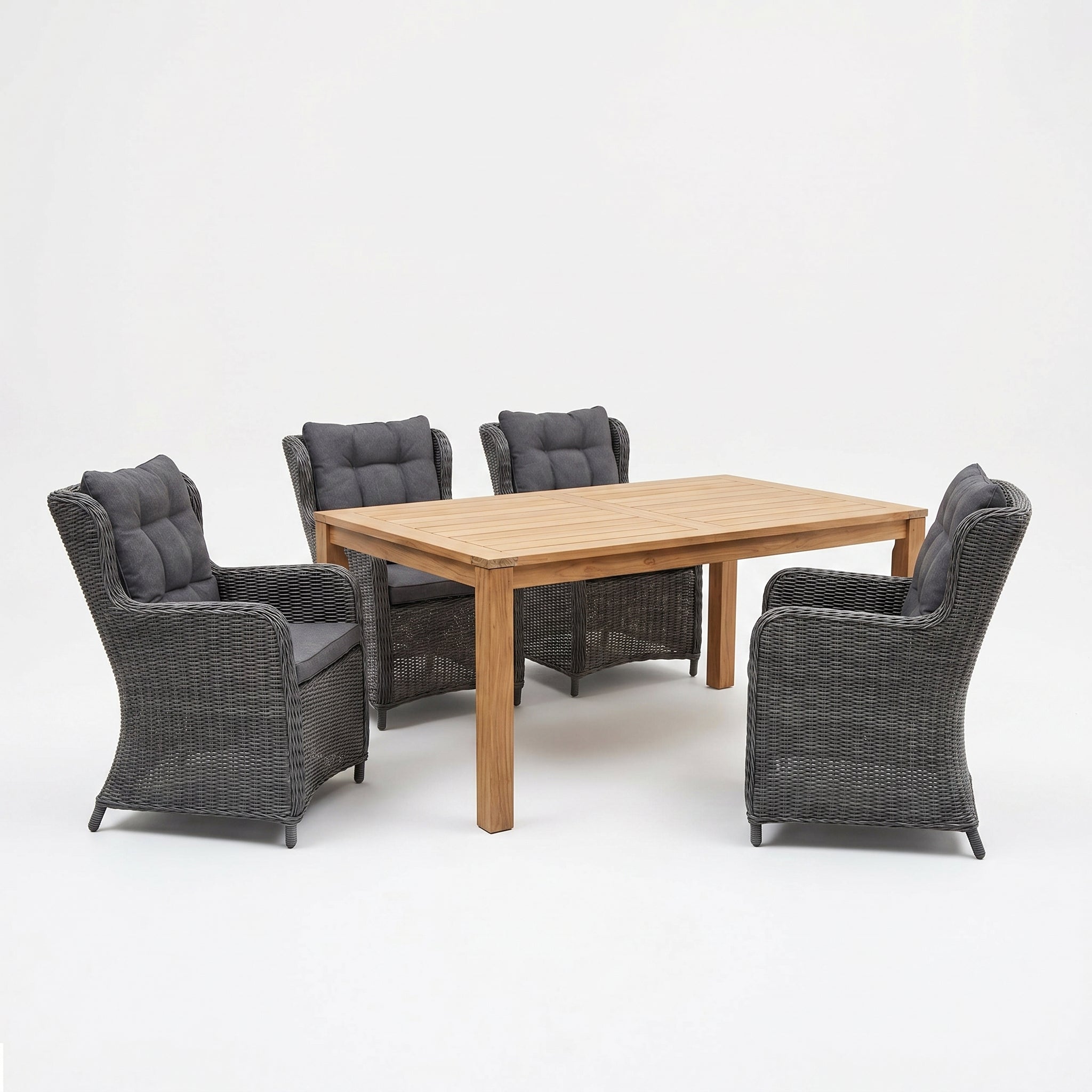 Delano Tuinstoel | Dining - Rock Grey in een sfeervolle tuin - Outnest tuinmeubelen