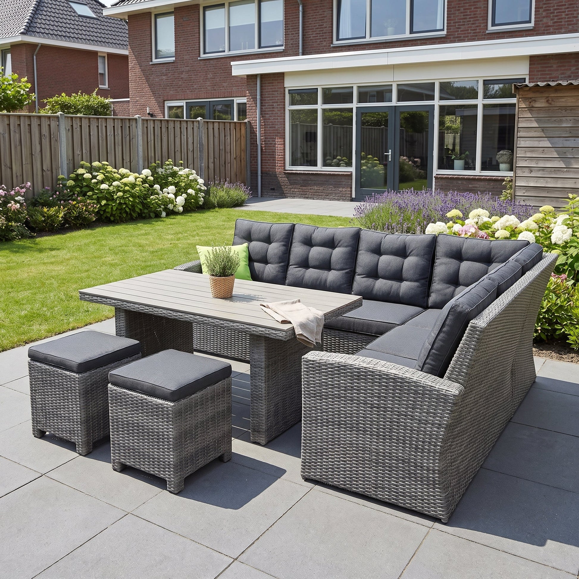Denver Dining Loungeset - Natural Grey / Polywood in een sfeervolle tuin - Outnest tuinmeubelen