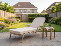 Egina Ligbed - Beige in een sfeervolle tuin - Outnest tuinmeubelen
