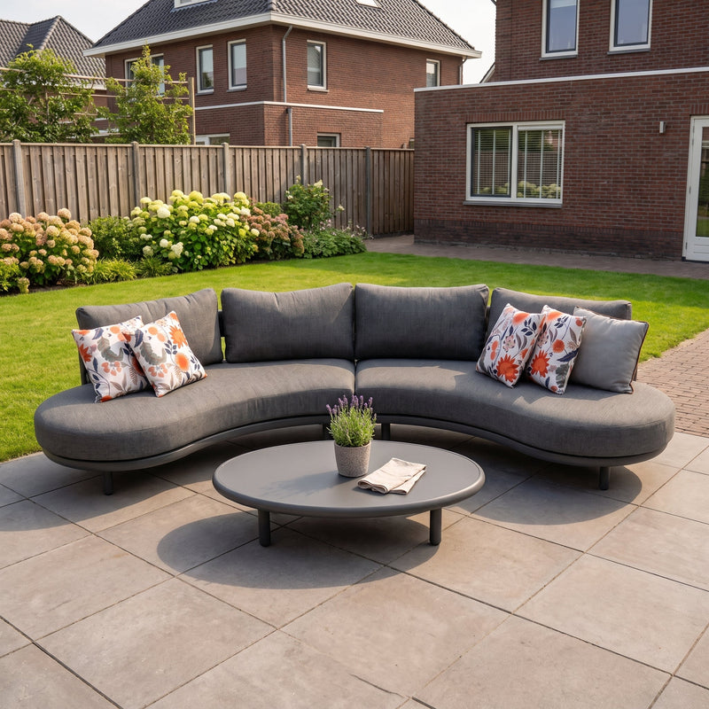 Elis Hoek Loungeset - Black in een sfeervolle tuin - Outnest tuinmeubelen