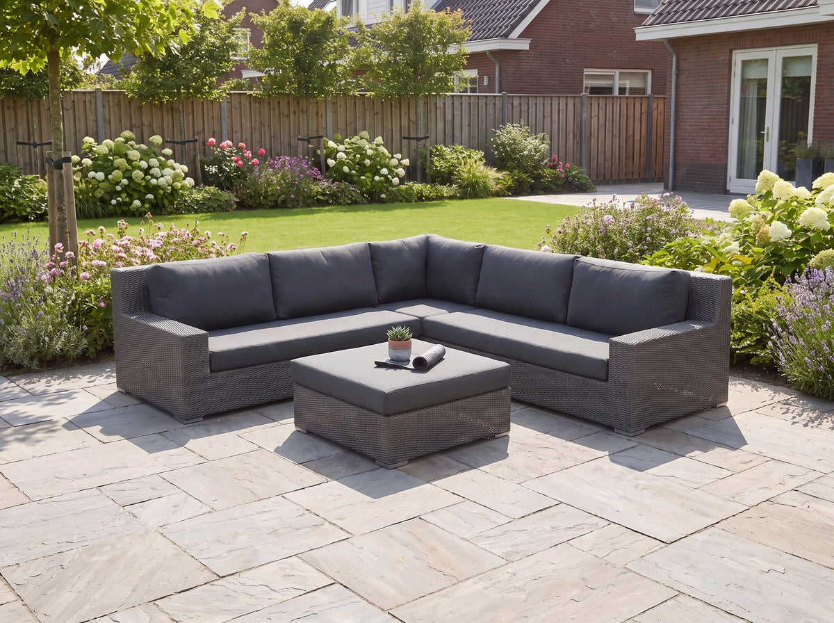 Hoekloungeset met wasbare kussens op een terras