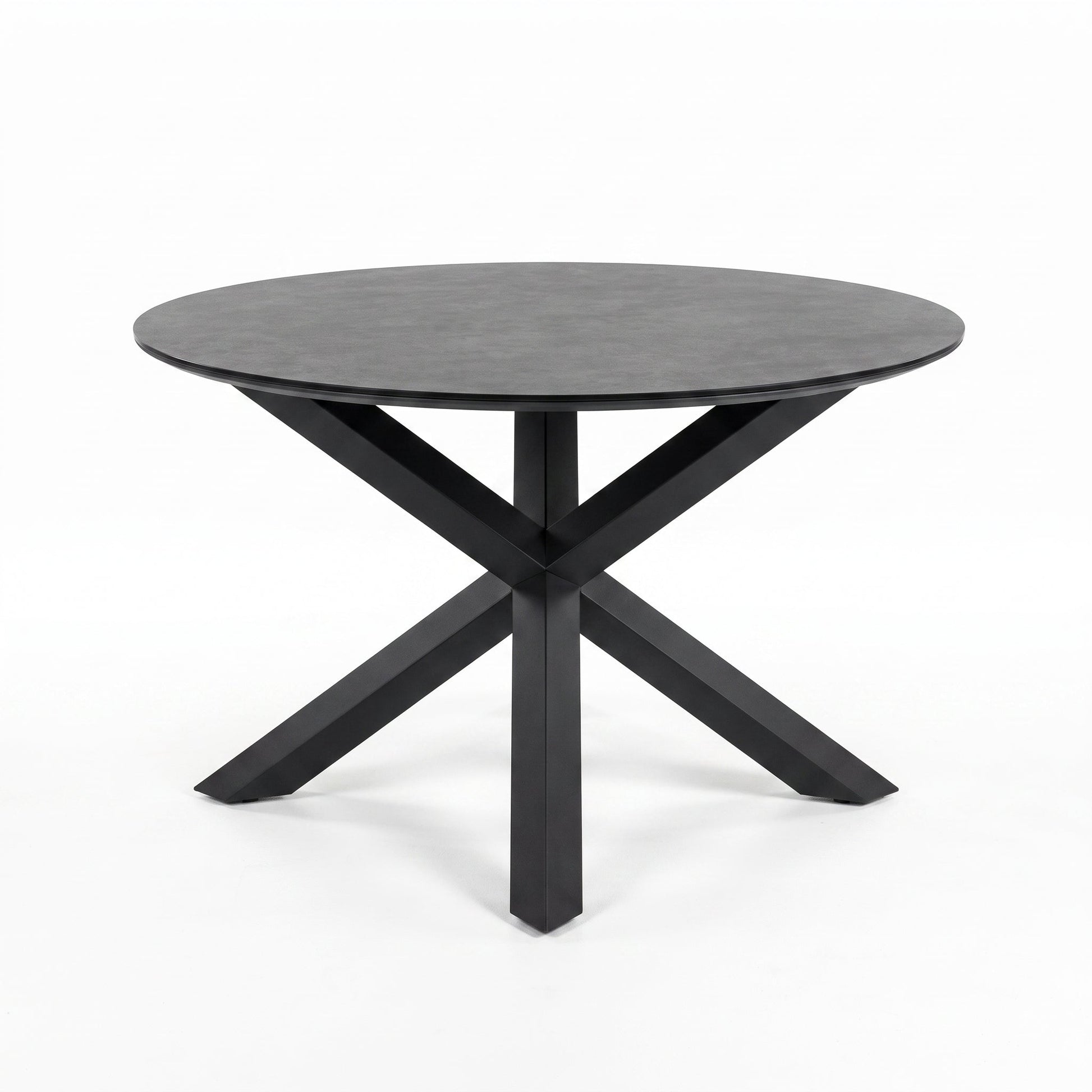 Firenze Ronde Tuintafel 130 cm - Dark Grey in een sfeervolle tuin - Outnest tuinmeubelen