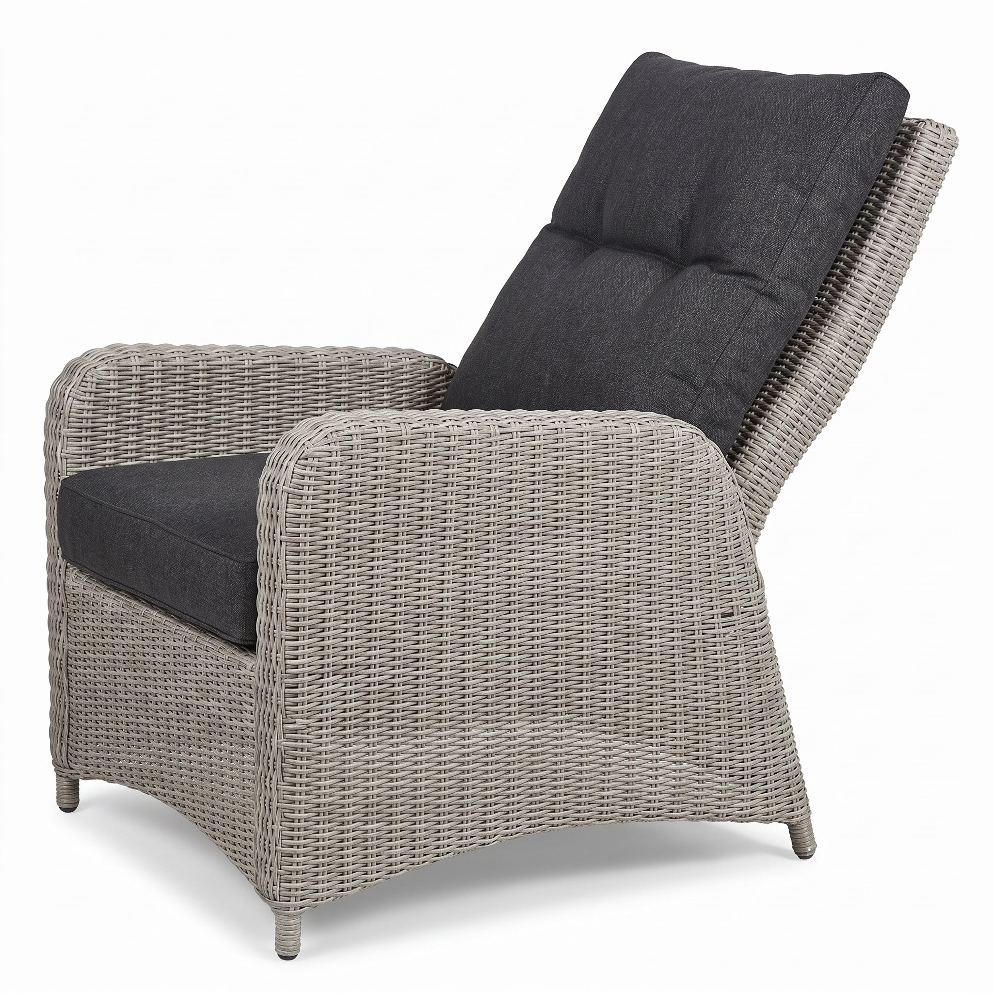 Florida Loungestoel - Light Kobo Grey in een sfeervolle tuin - Outnest tuinmeubelen