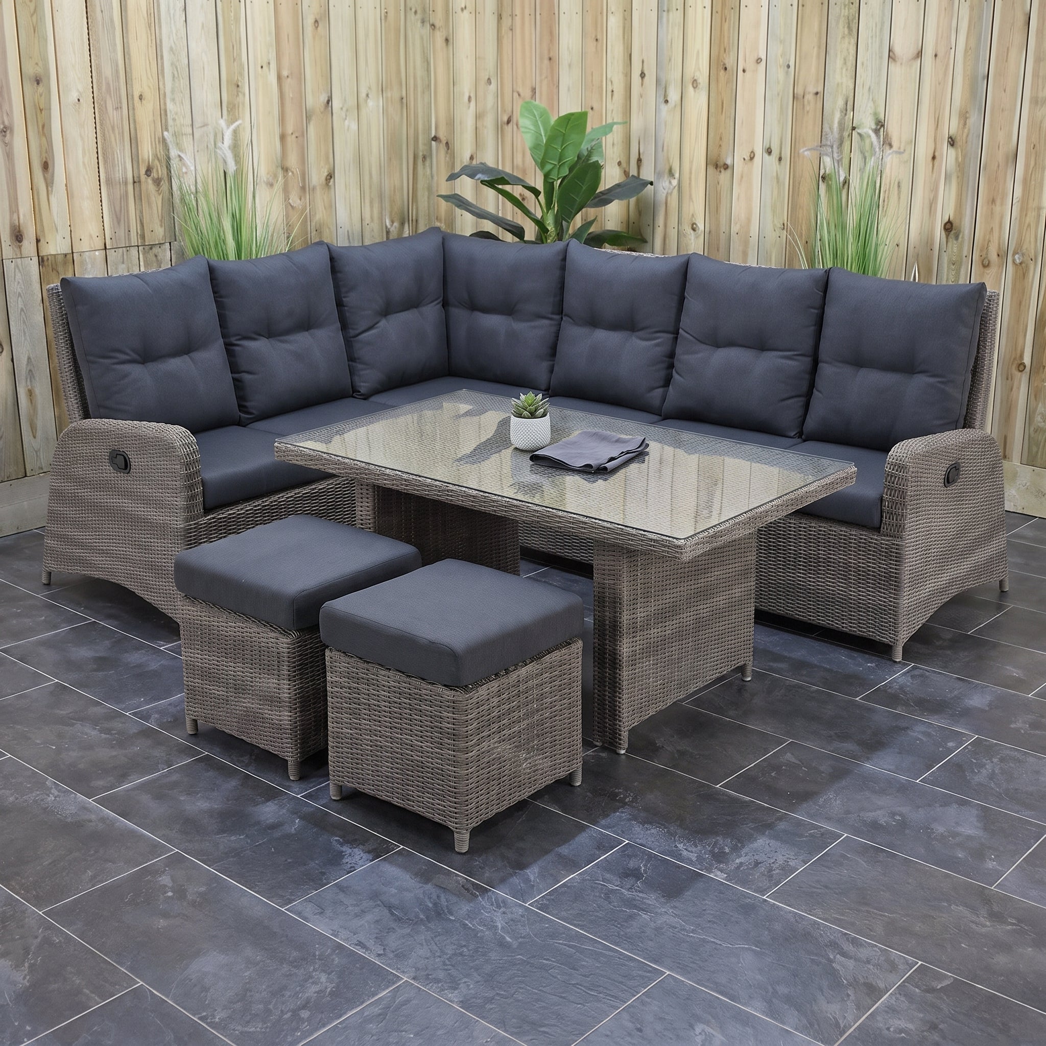 Florida Verstelbare Dining Loungeset Hoekbank - Kobo Grey / Hoge tafel in een sfeervolle tuin - Outnest tuinmeubelen