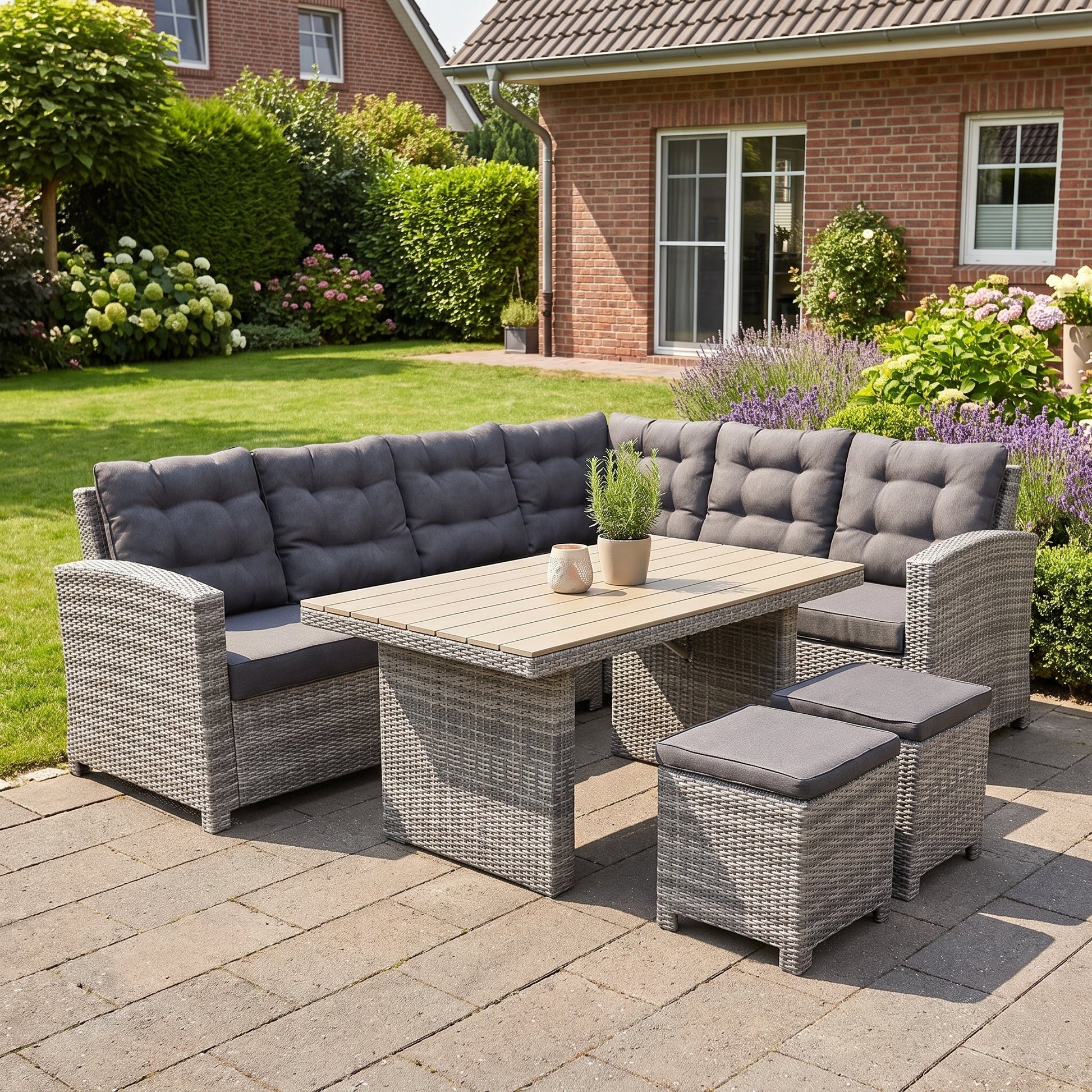 Las Palmas Dining Loungeset - Light Grey / Hoge tafel, polywood / Rechts in een sfeervolle tuin - Outnest tuinmeubelen