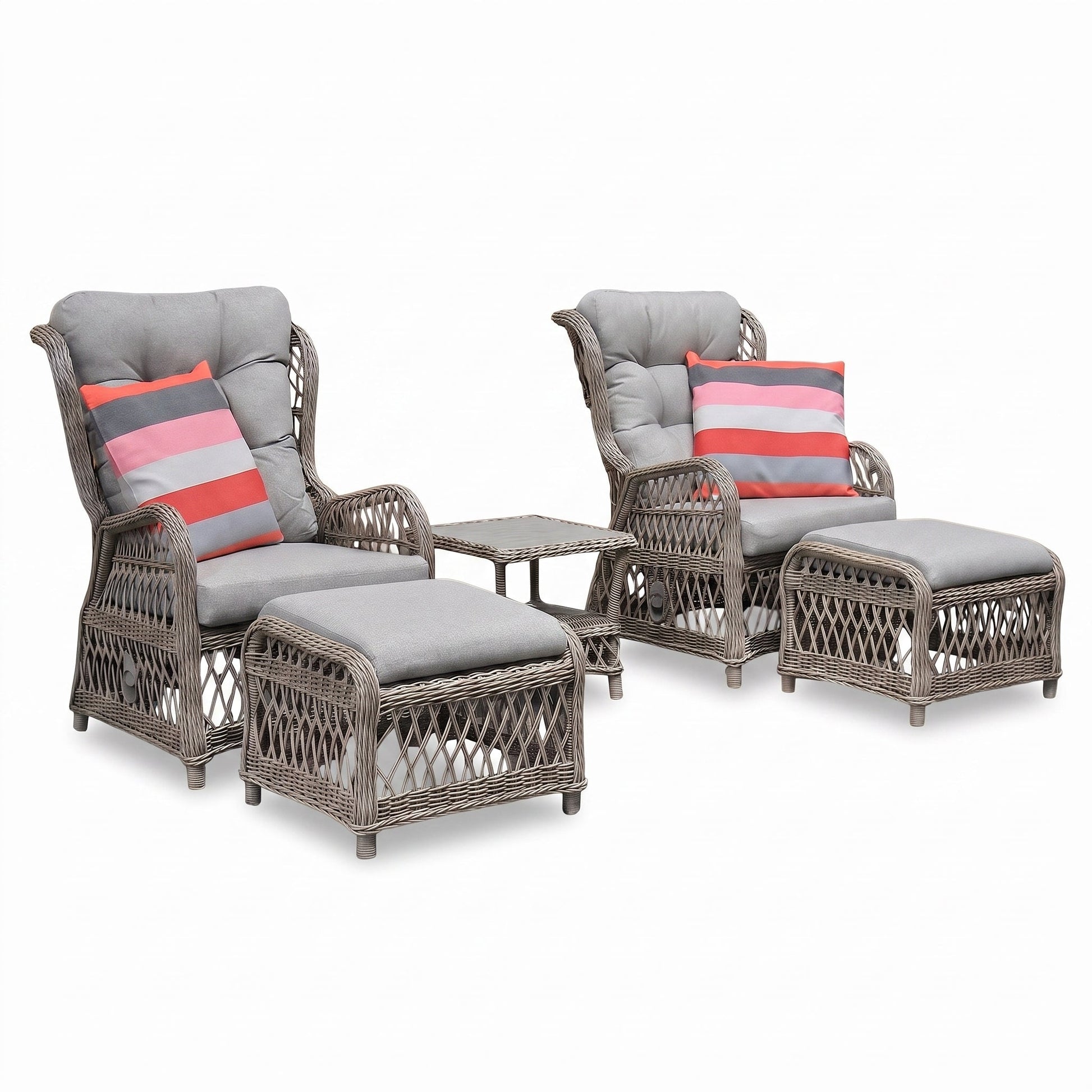 Lucca Verstelbare Loungeset - Faded Sand in een sfeervolle tuin - Outnest tuinmeubelen