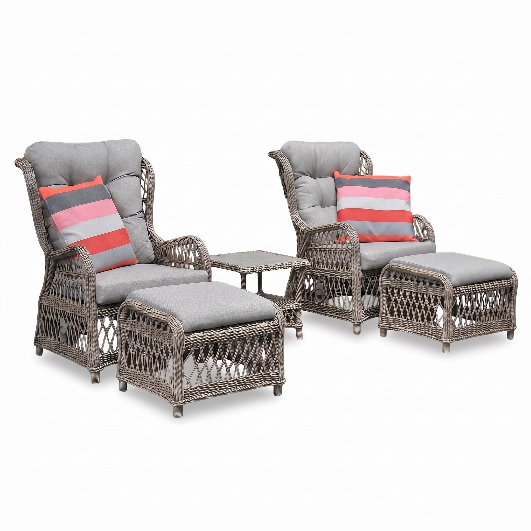 Lucca Verstelbare Loungeset - Faded Sand in een sfeervolle tuin - Outnest tuinmeubelen