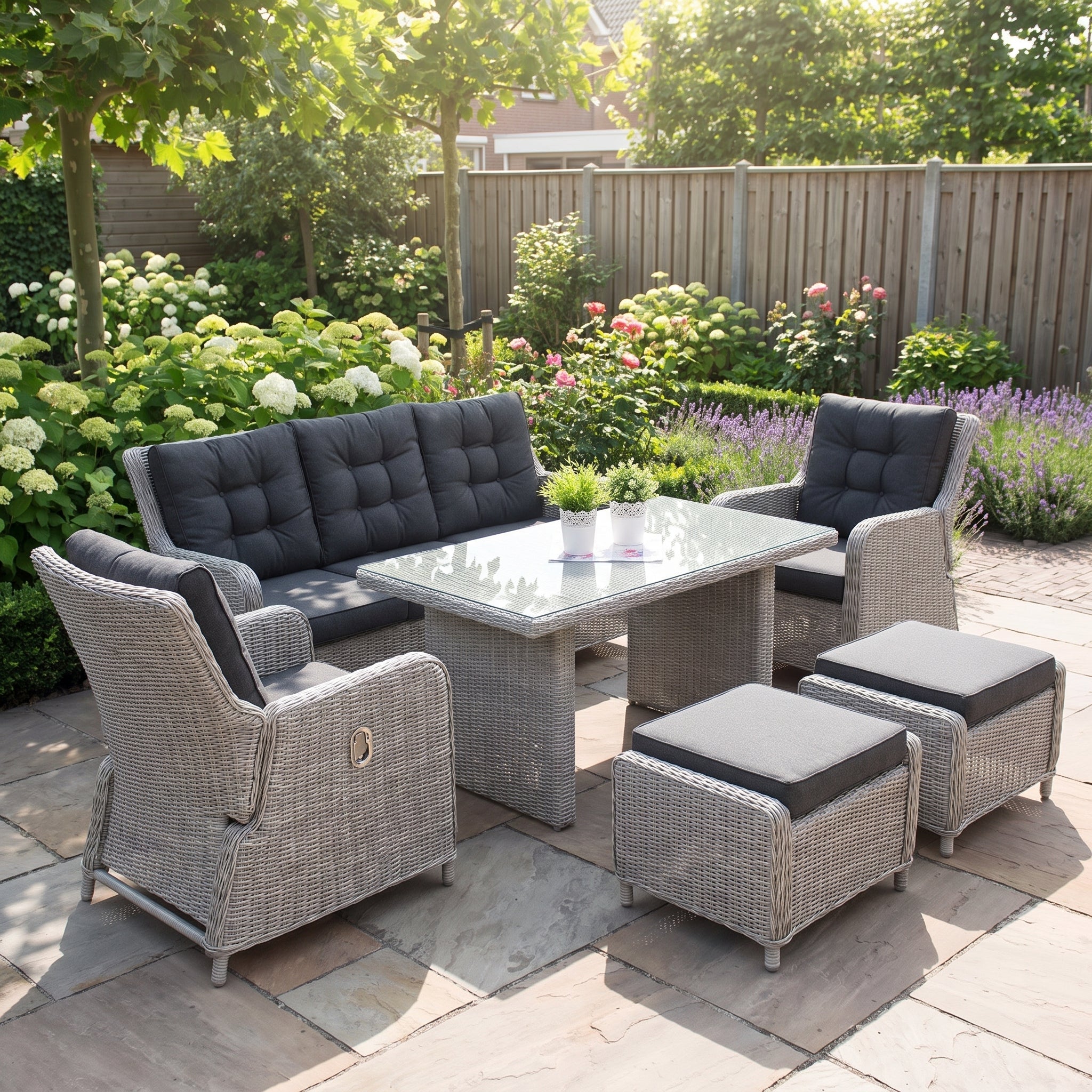 Madrid verstelbare dining loungeset 3-zits Light Kobo Grey met hockers - sfeerbeeld op terras - Outnest