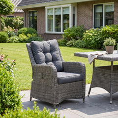 Madrid Verstelbare Tuinstoel | Lounge - Kobo Grey in een sfeervolle tuin - Outnest tuinmeubelen
